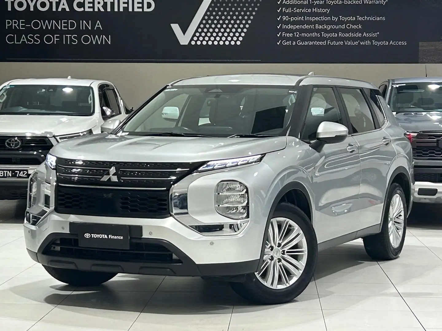2022 Mitsubishi Outlander Gallery Image 4