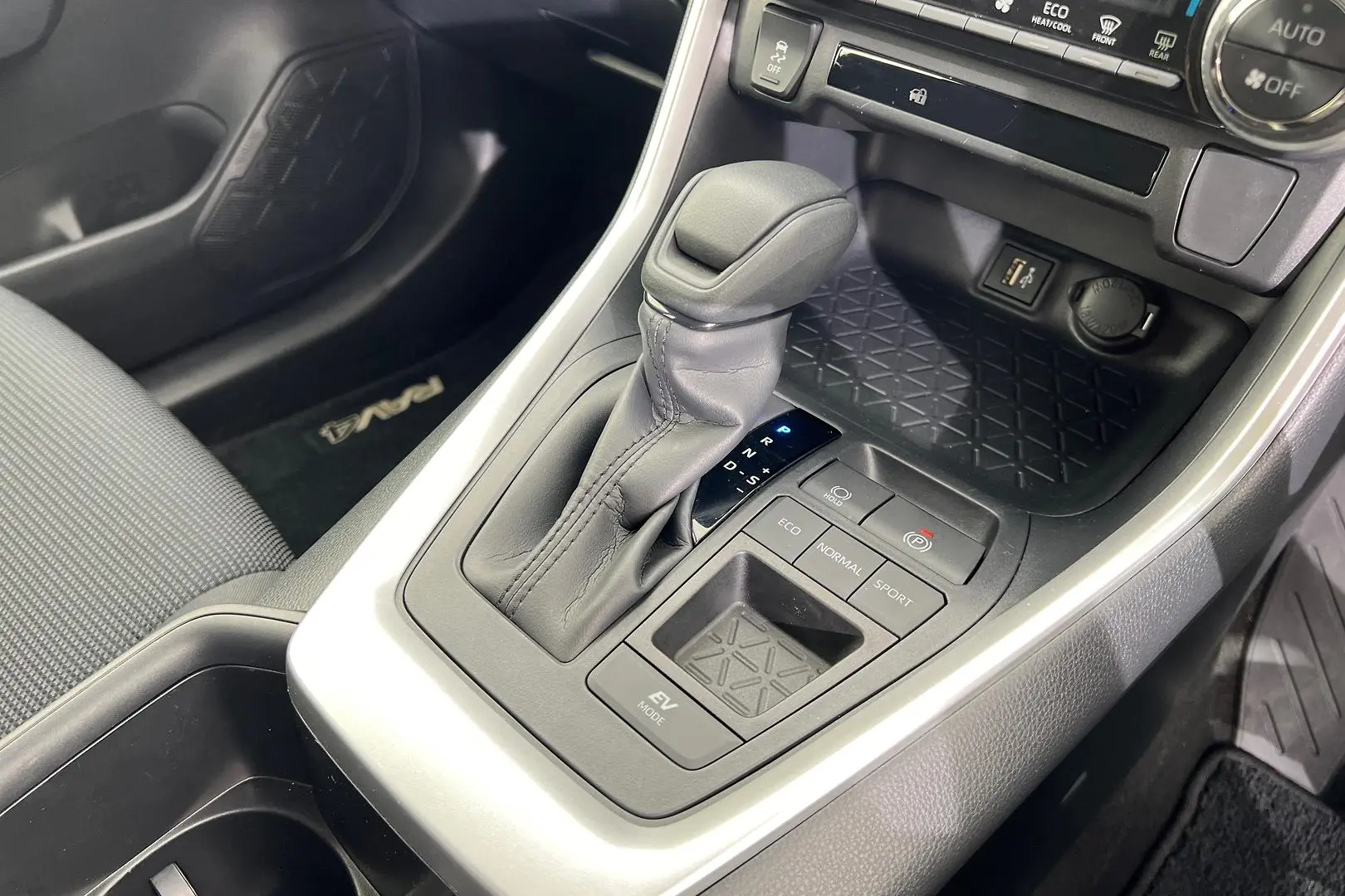 2024 Toyota RAV4 Gallery Image 14