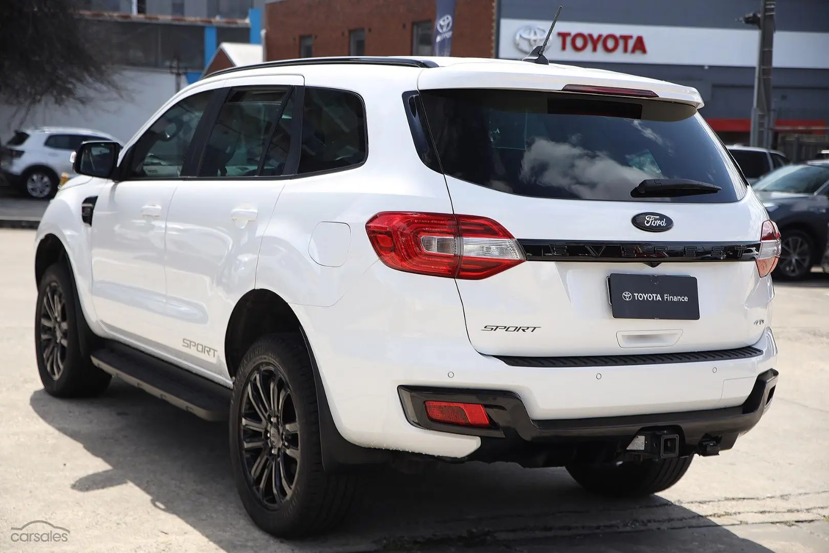 2022 Ford Everest Image 2