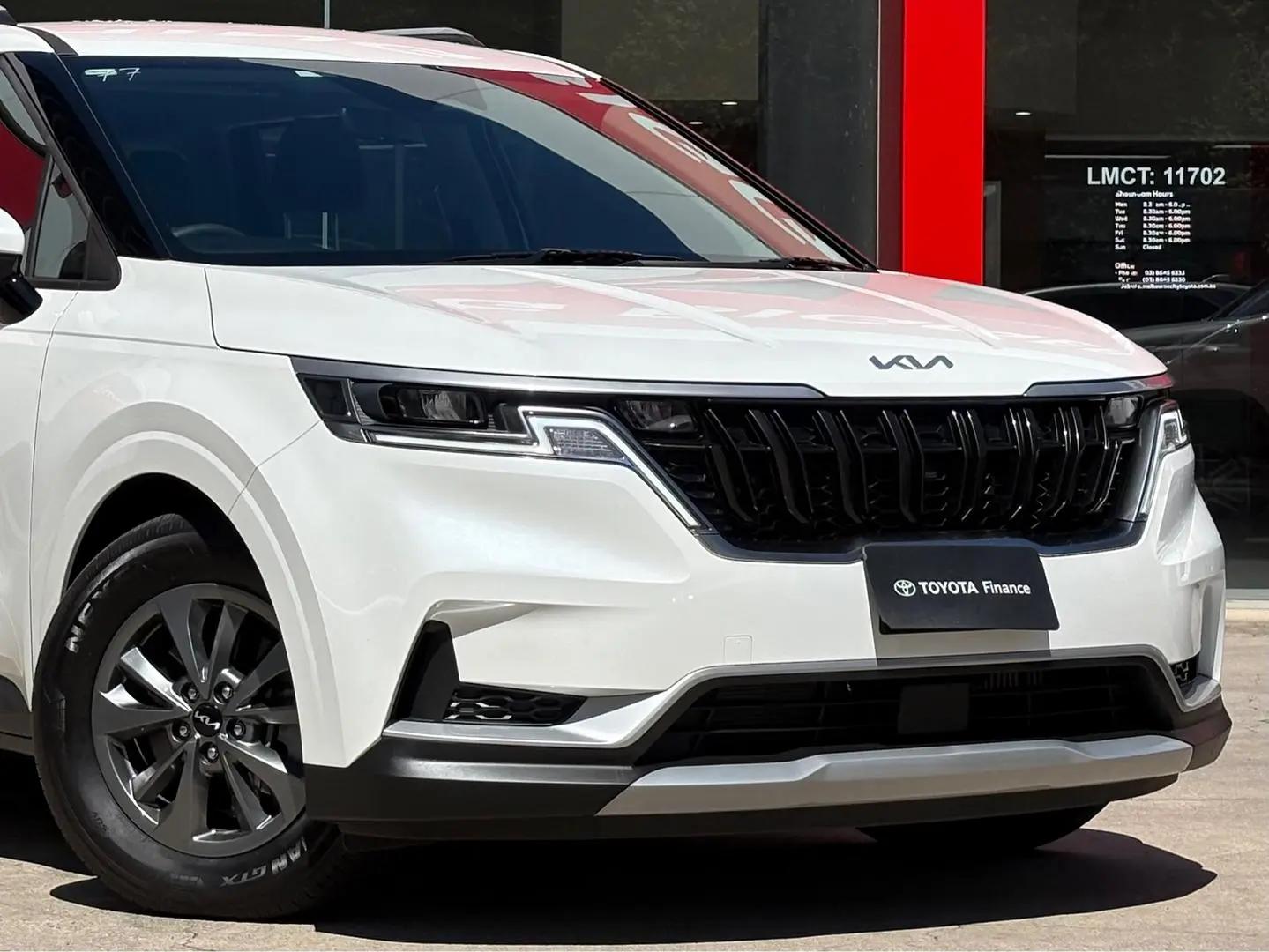 2022 Kia Carnival Gallery Image 3