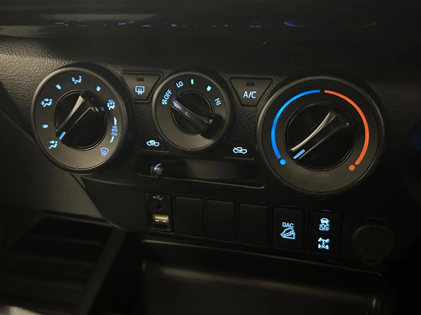 2022 Toyota Hilux Gallery Image 19