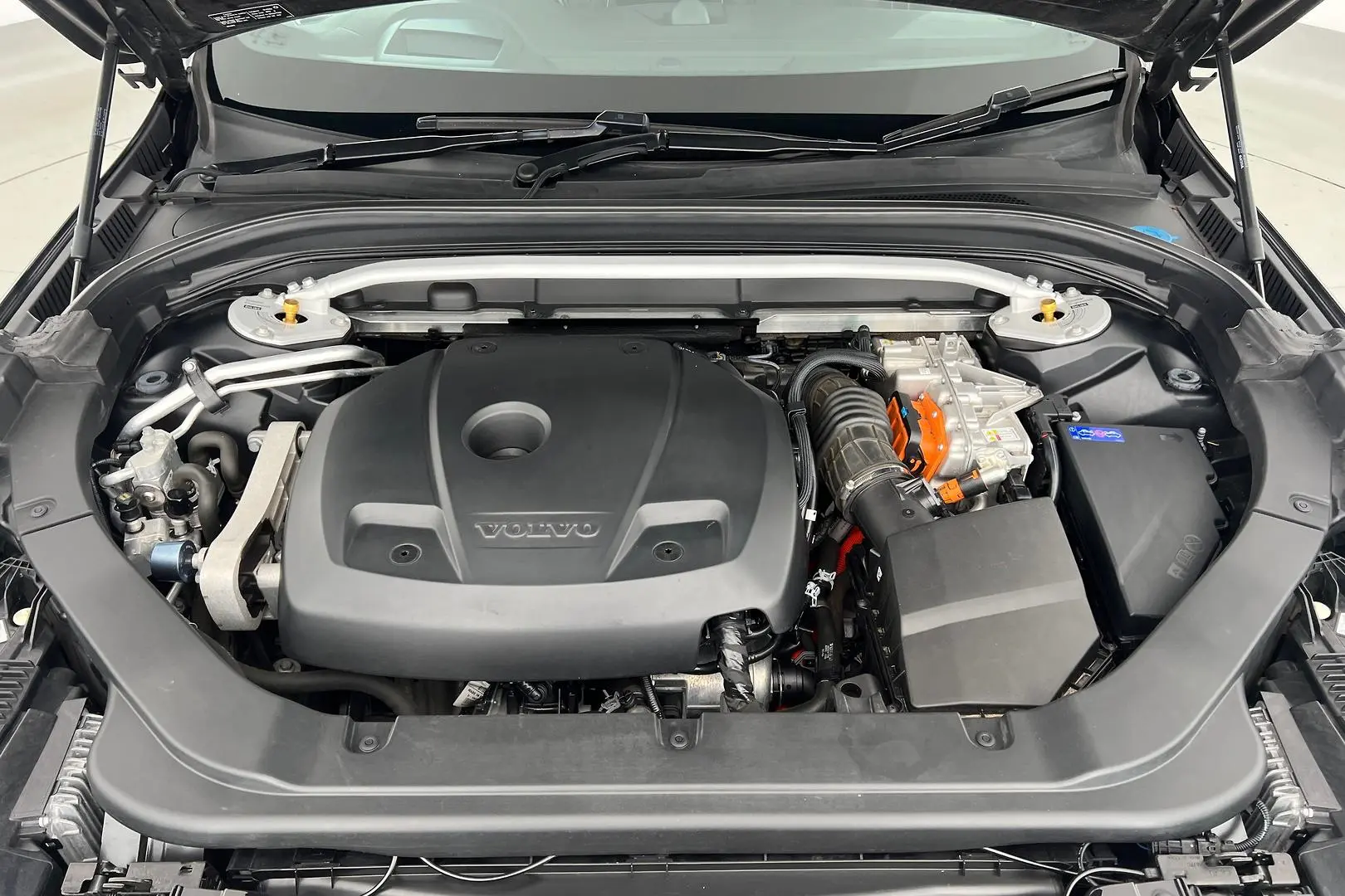 2020 Volvo XC60 Gallery Image 25