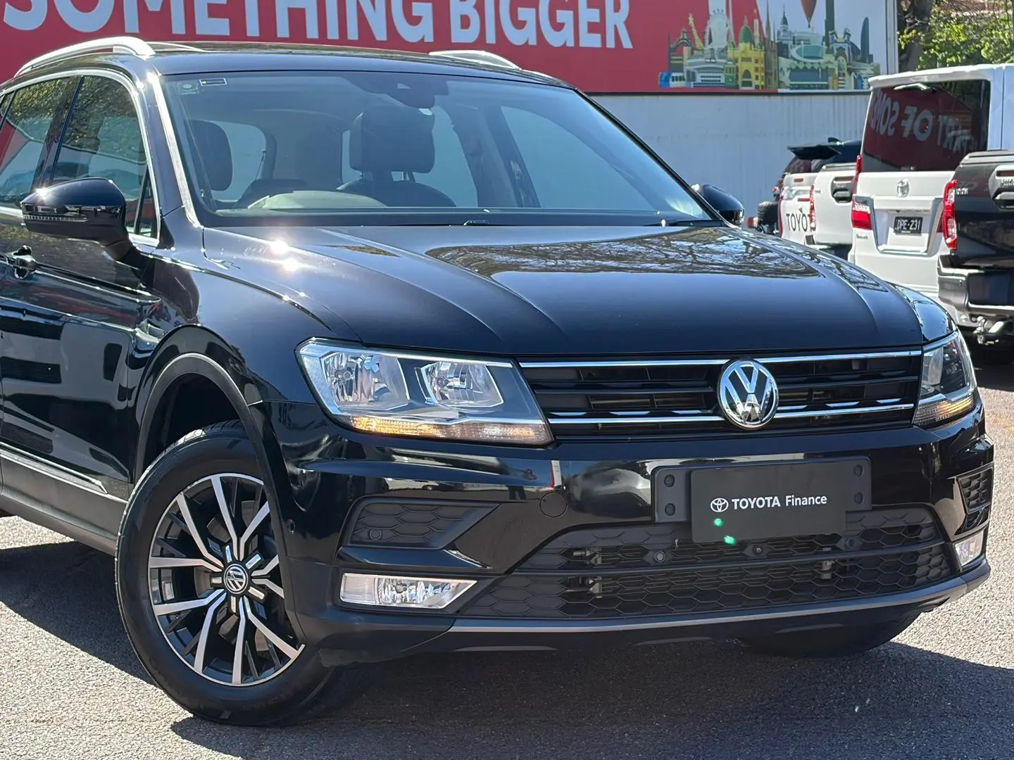 2017 Volkswagen Tiguan Gallery Image 2