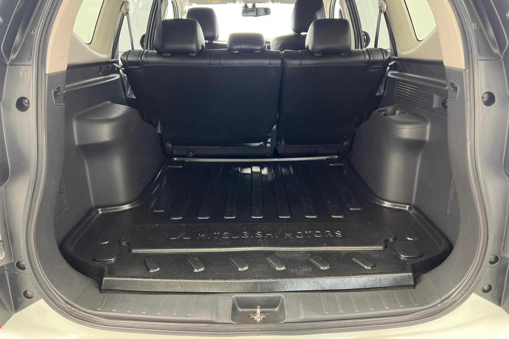 2018 Mitsubishi Pajero Sport Gallery Image 16