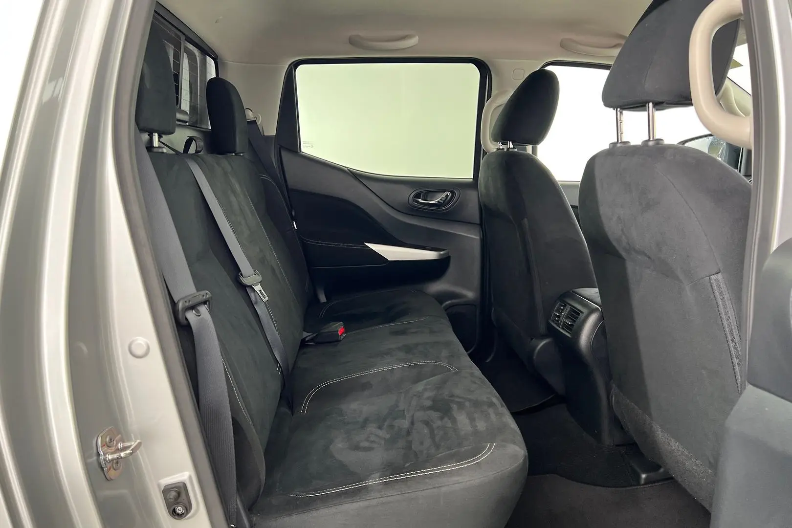 2017 Nissan Navara Gallery Image 19