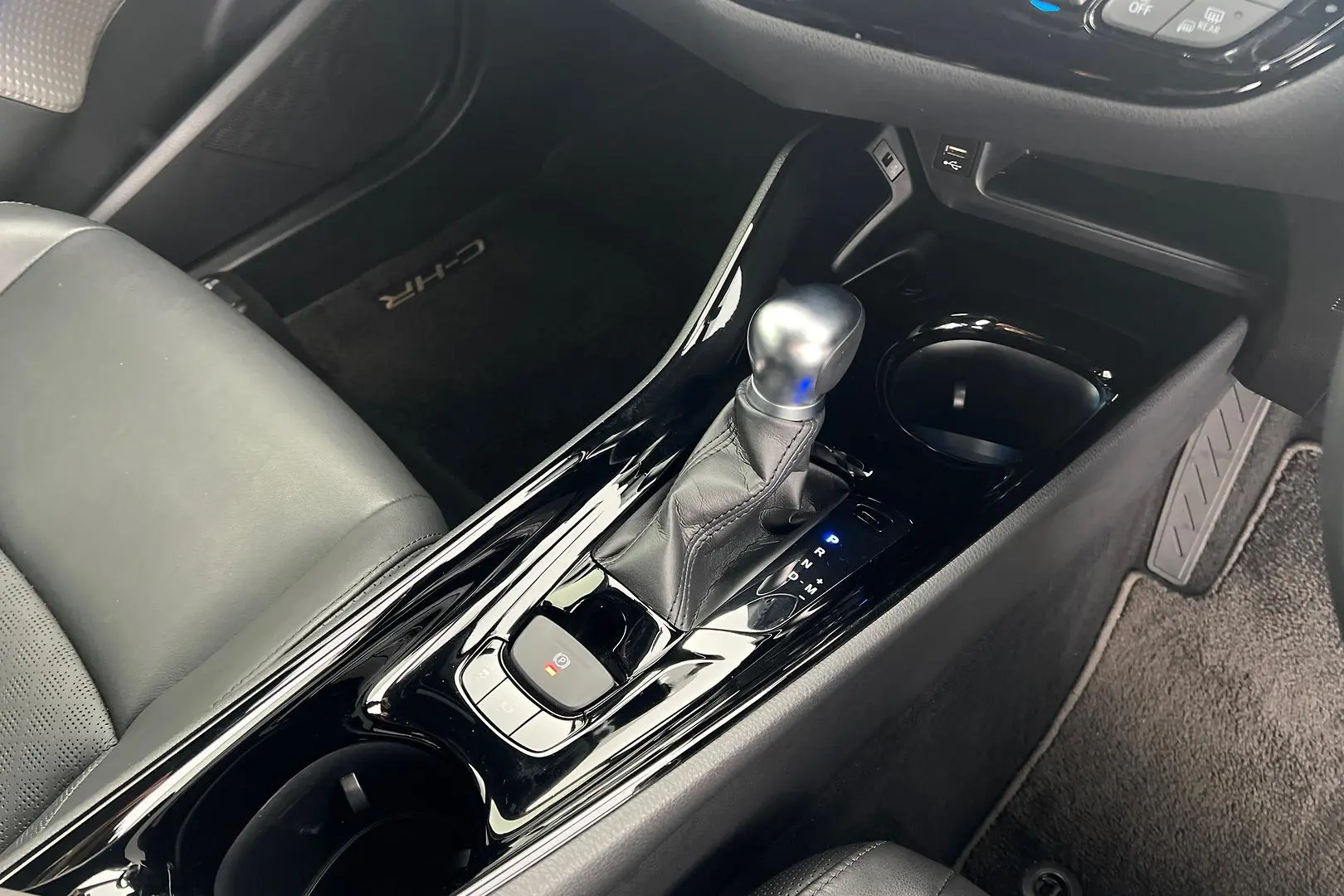 2021 Toyota C-HR Gallery Image 13
