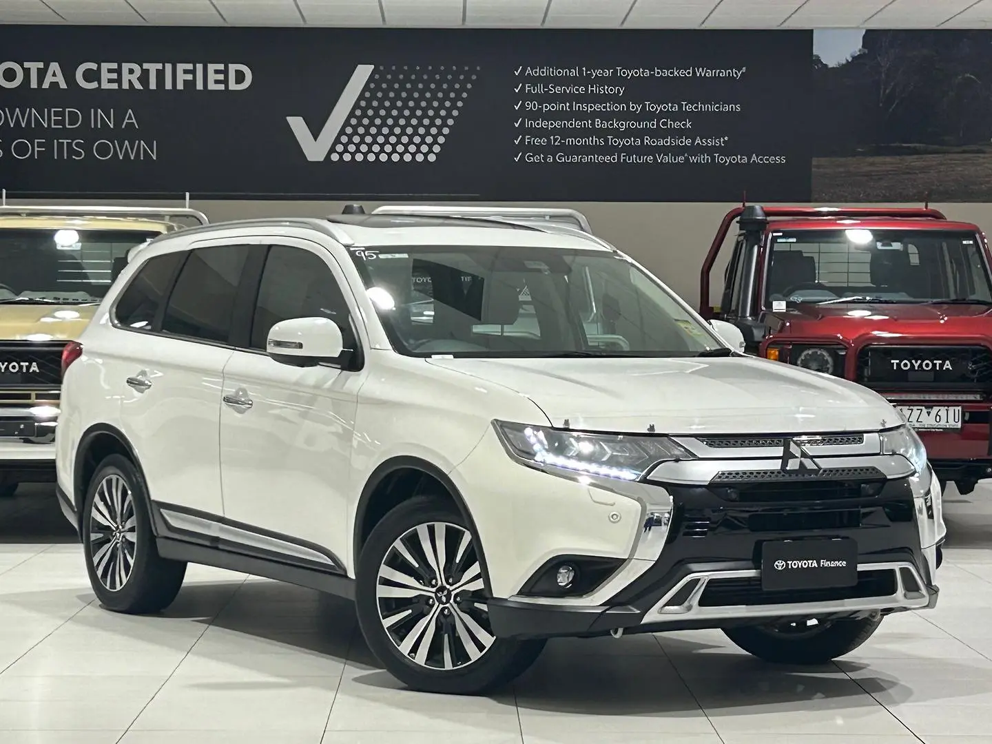 2021 Mitsubishi Outlander Gallery Image 1