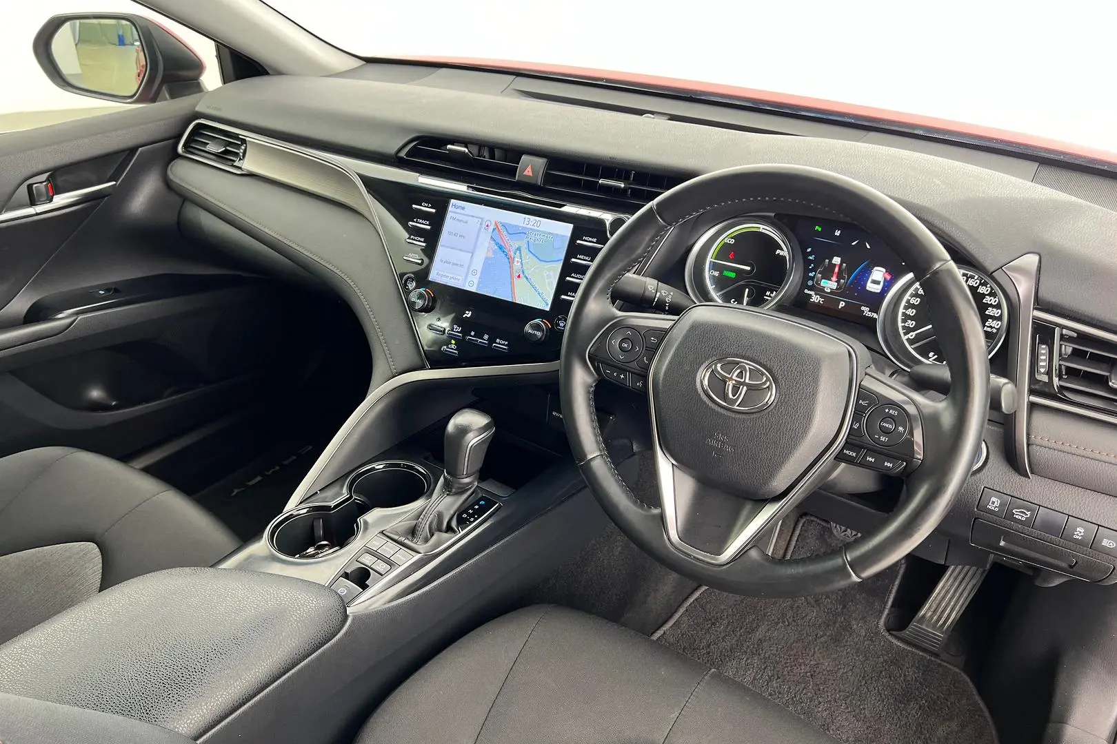 2019 Toyota Camry Gallery Image 3