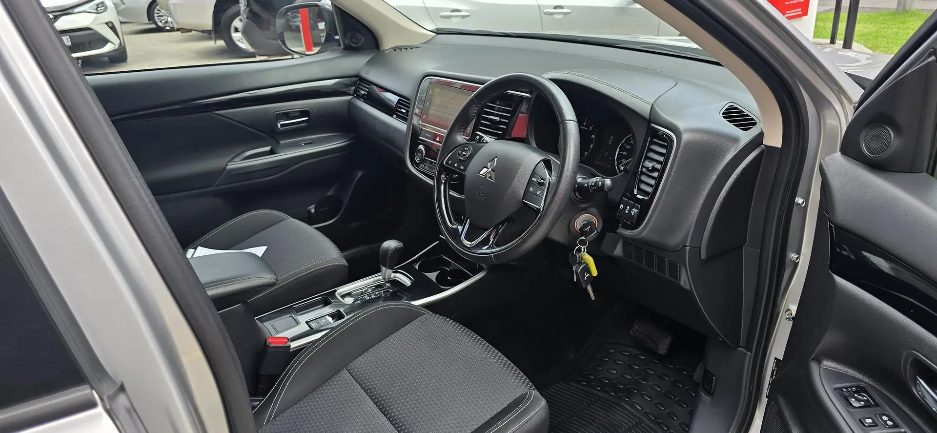 2019 Mitsubishi Outlander Gallery Image 10