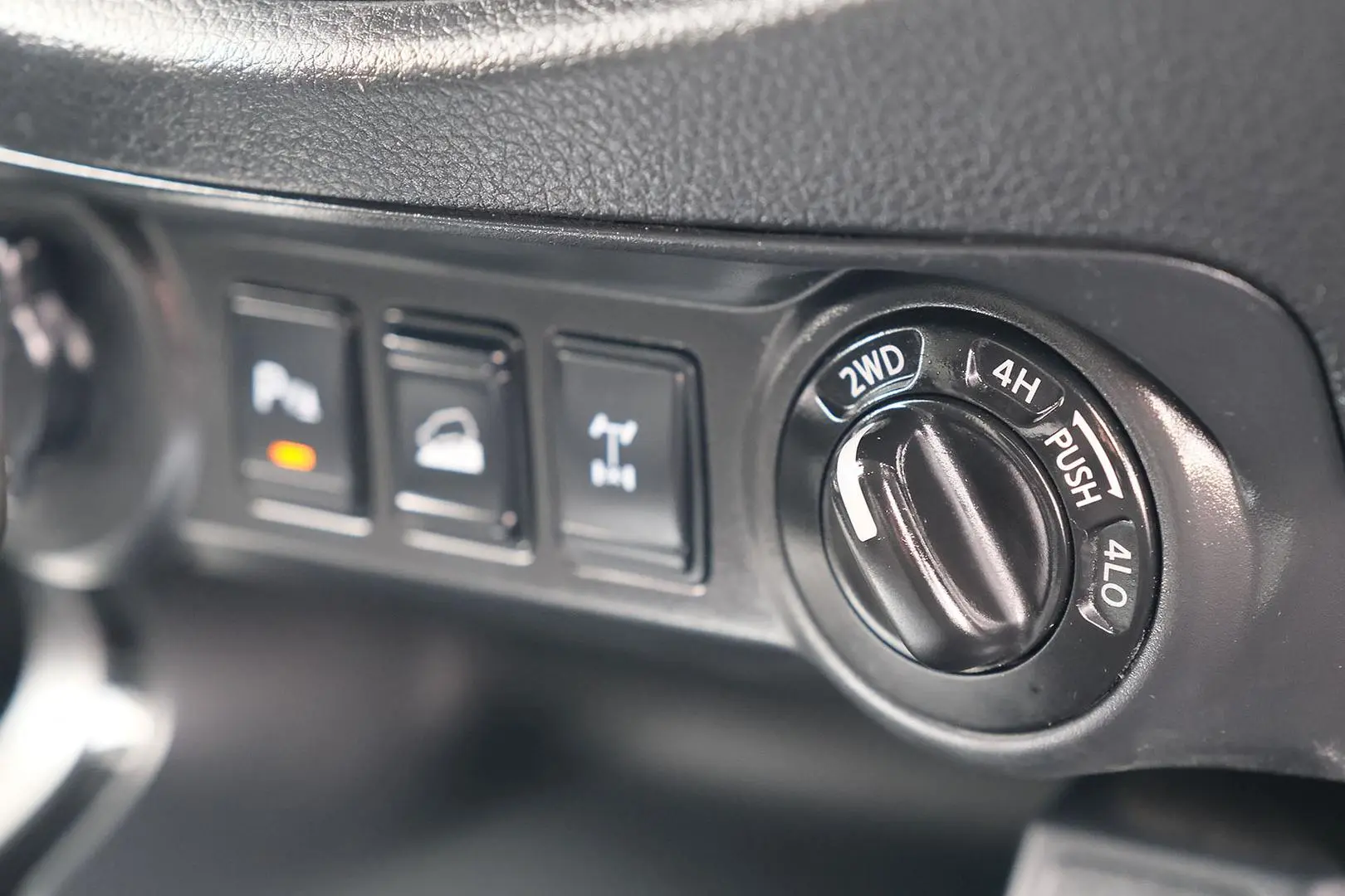 2021 Nissan Navara Gallery Image 15