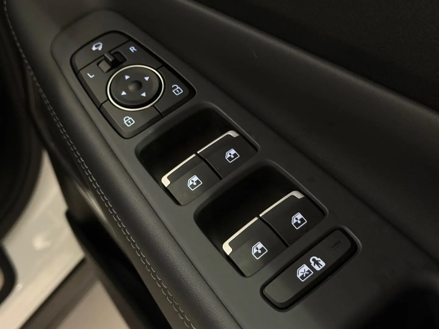 2021 Hyundai Santa Fe Gallery Image 16