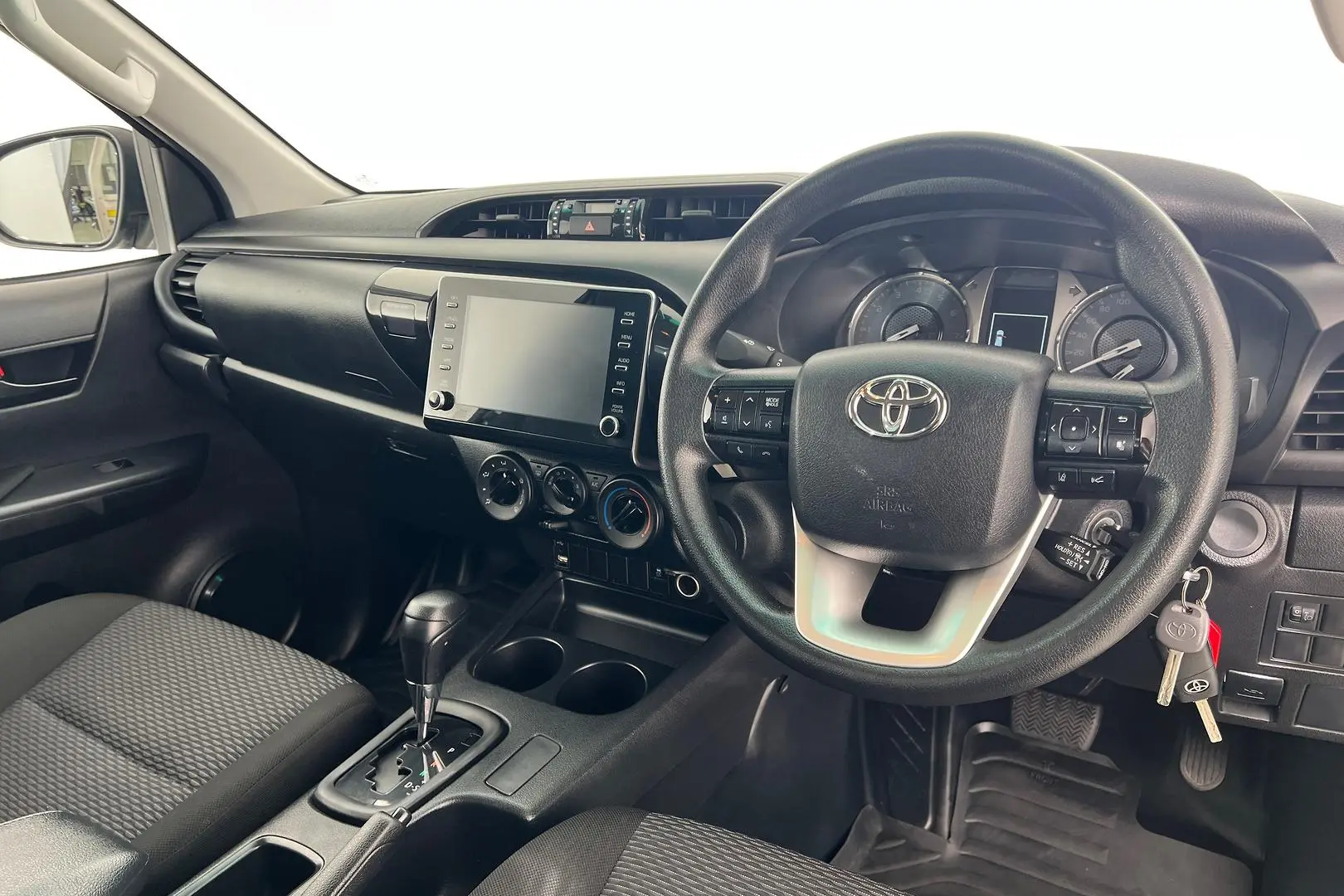 2022 Toyota Hilux Gallery Image 2