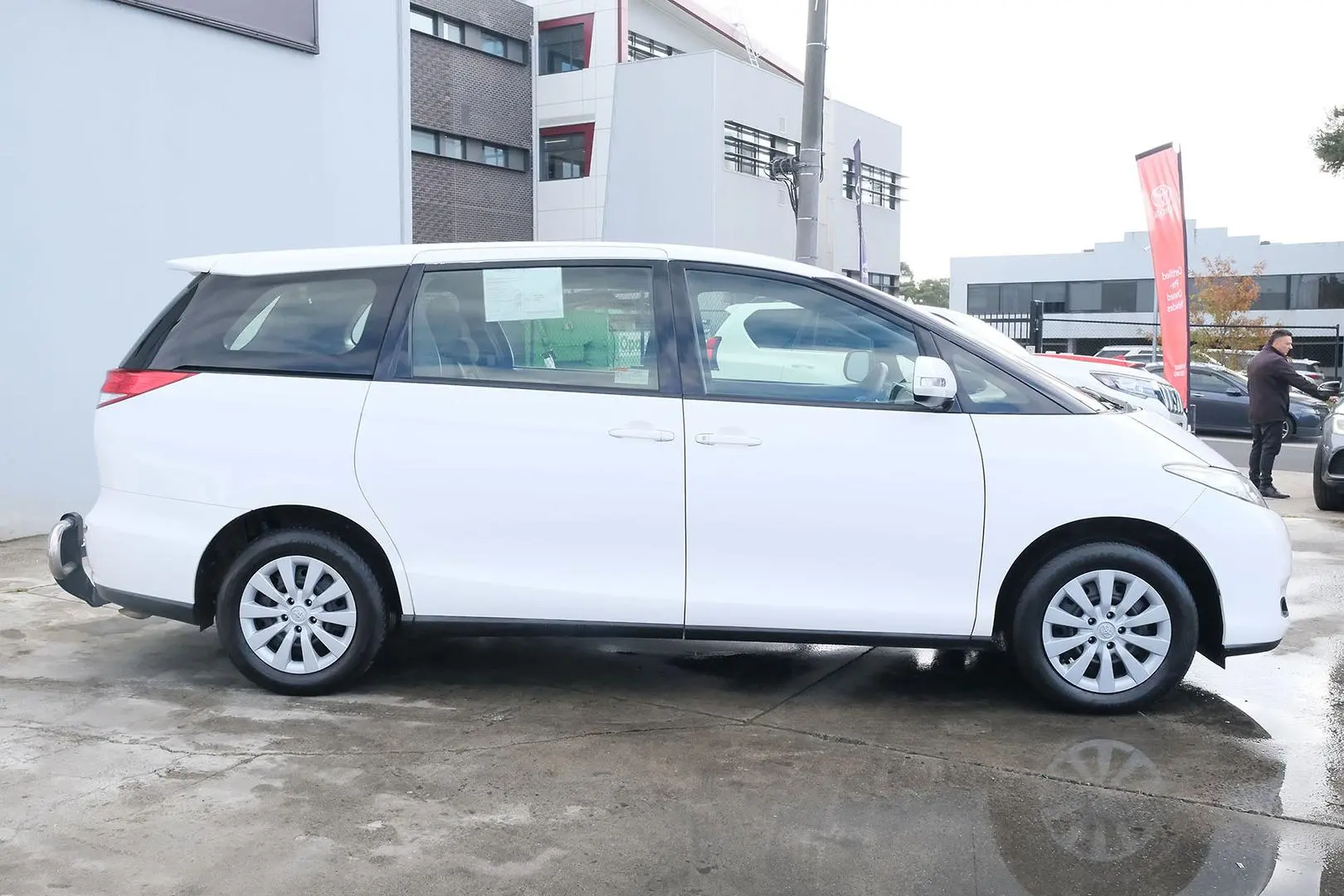 2017 Toyota Tarago Gallery Image 5