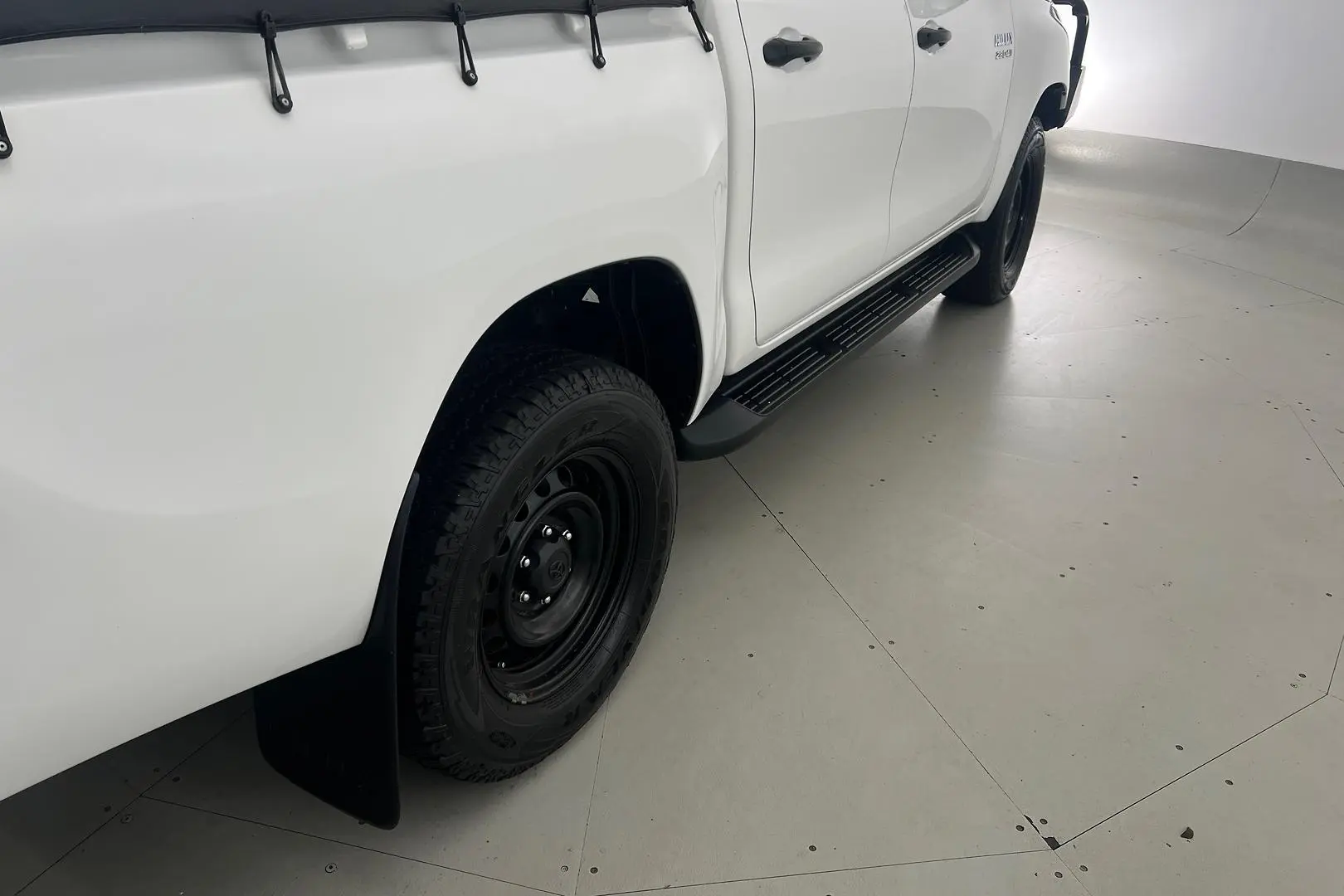 2017 Toyota Hilux Gallery Image 13