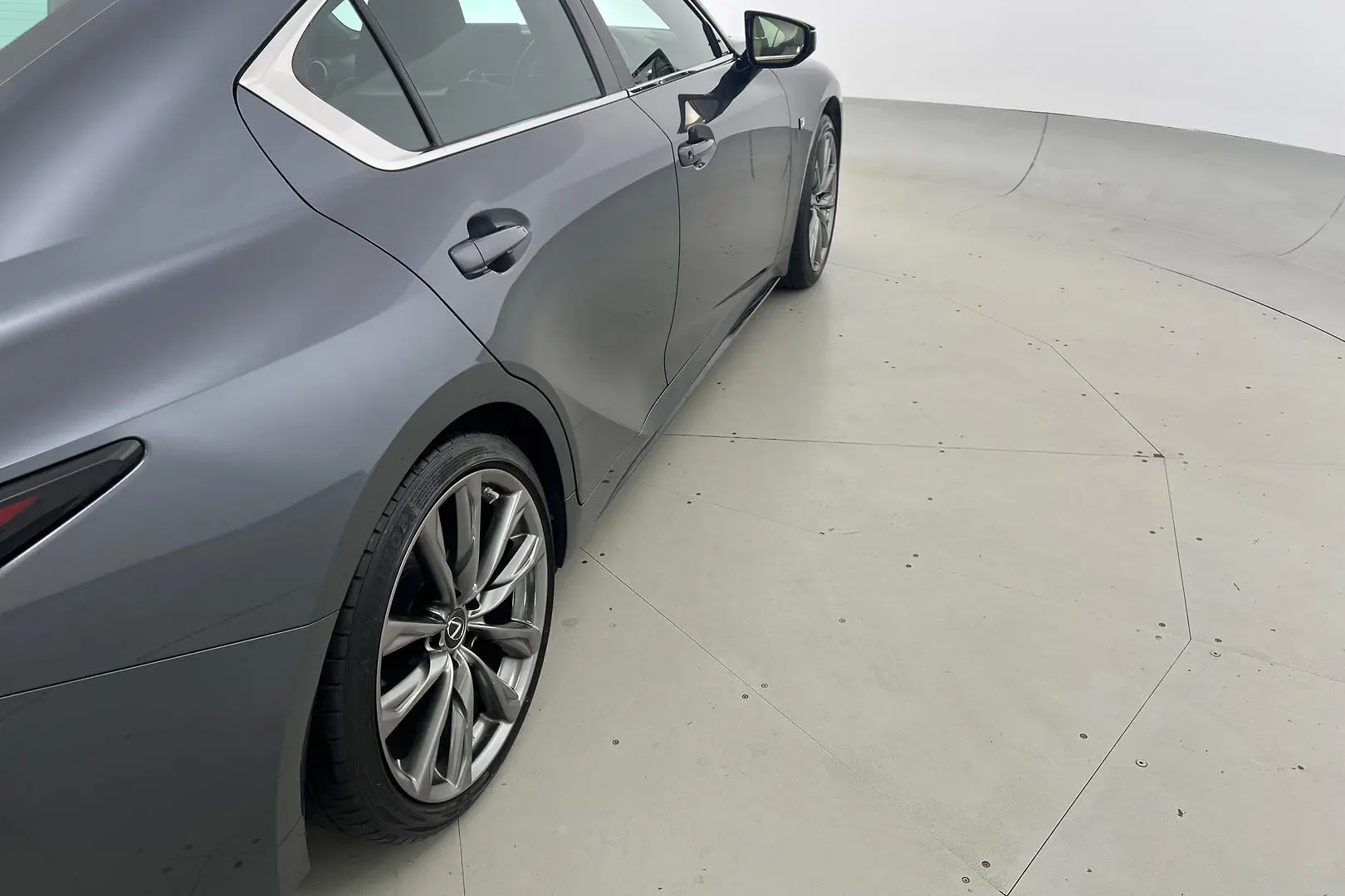 2021 Lexus IS Gallery Image 5