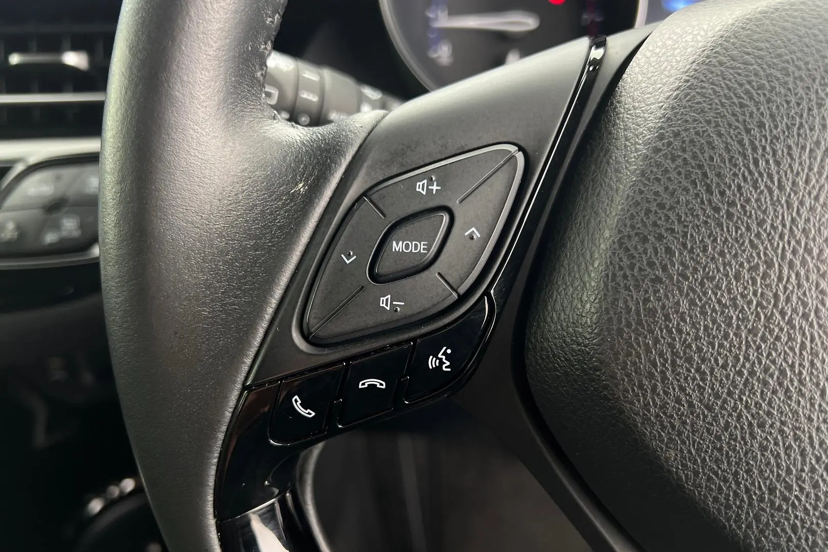 2023 Toyota C-HR Gallery Image 16