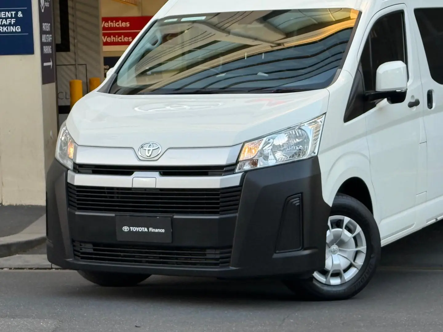 2019 Toyota Hiace Gallery Image 7