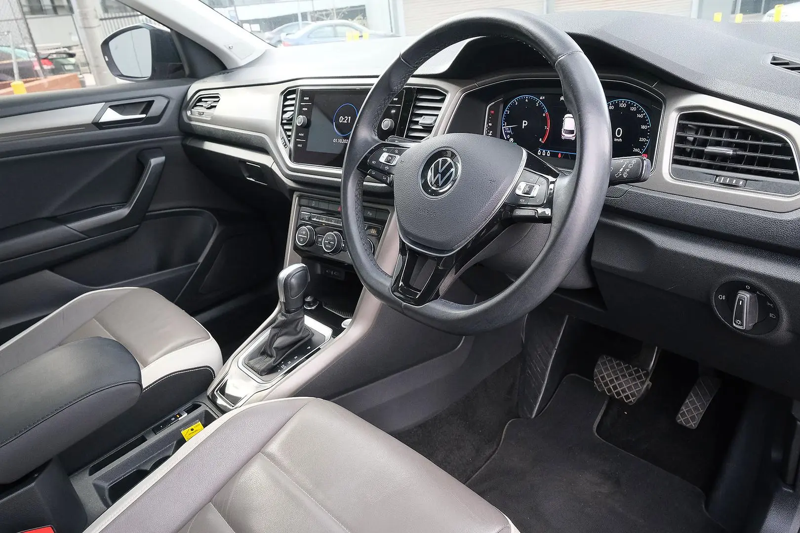 2021 Volkswagen T-Roc Gallery Image 7