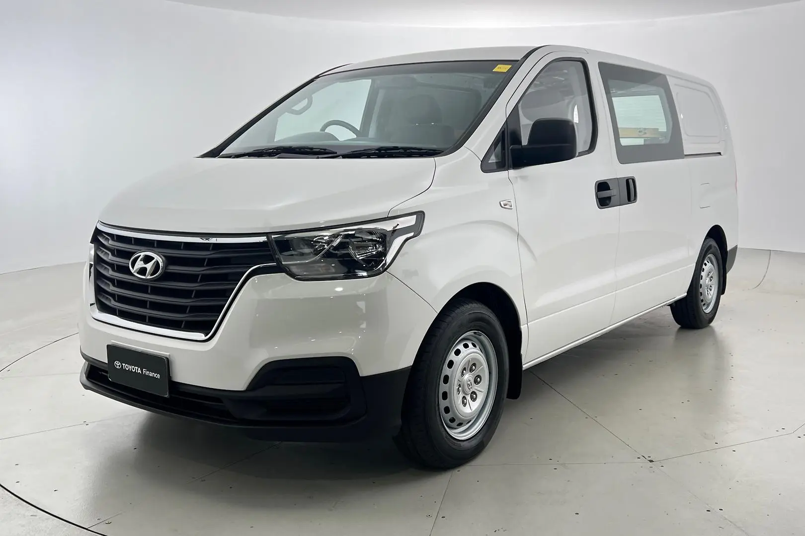 2021 Hyundai iLoad Gallery Image 9