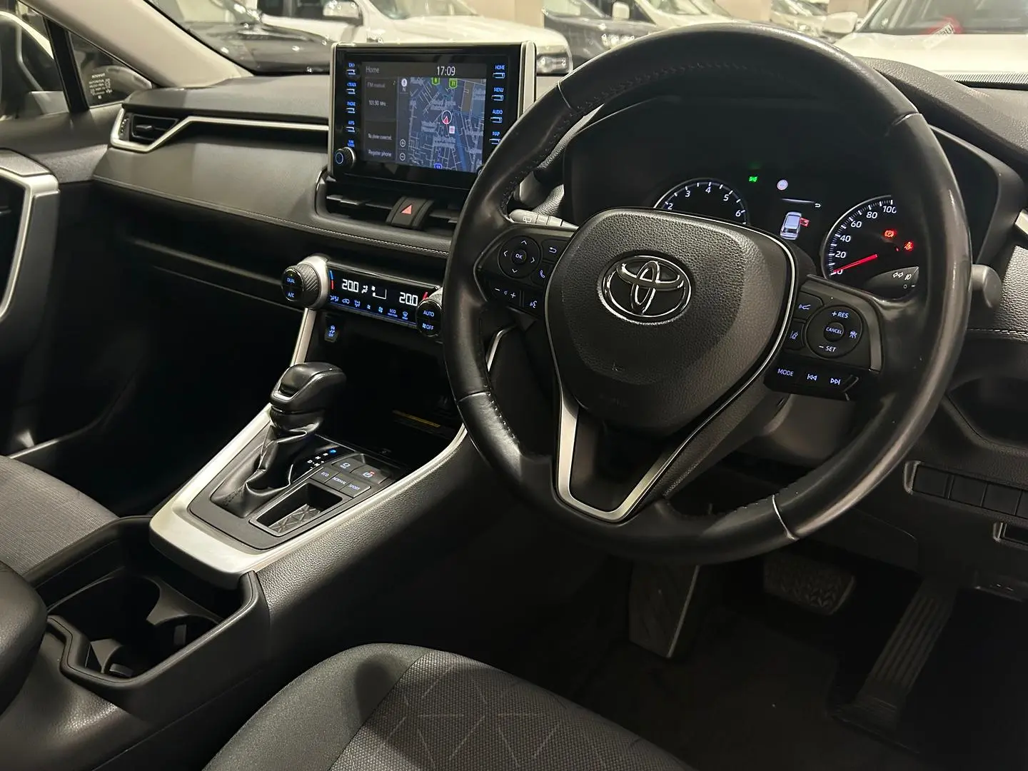 2019 Toyota RAV4 Gallery Image 11