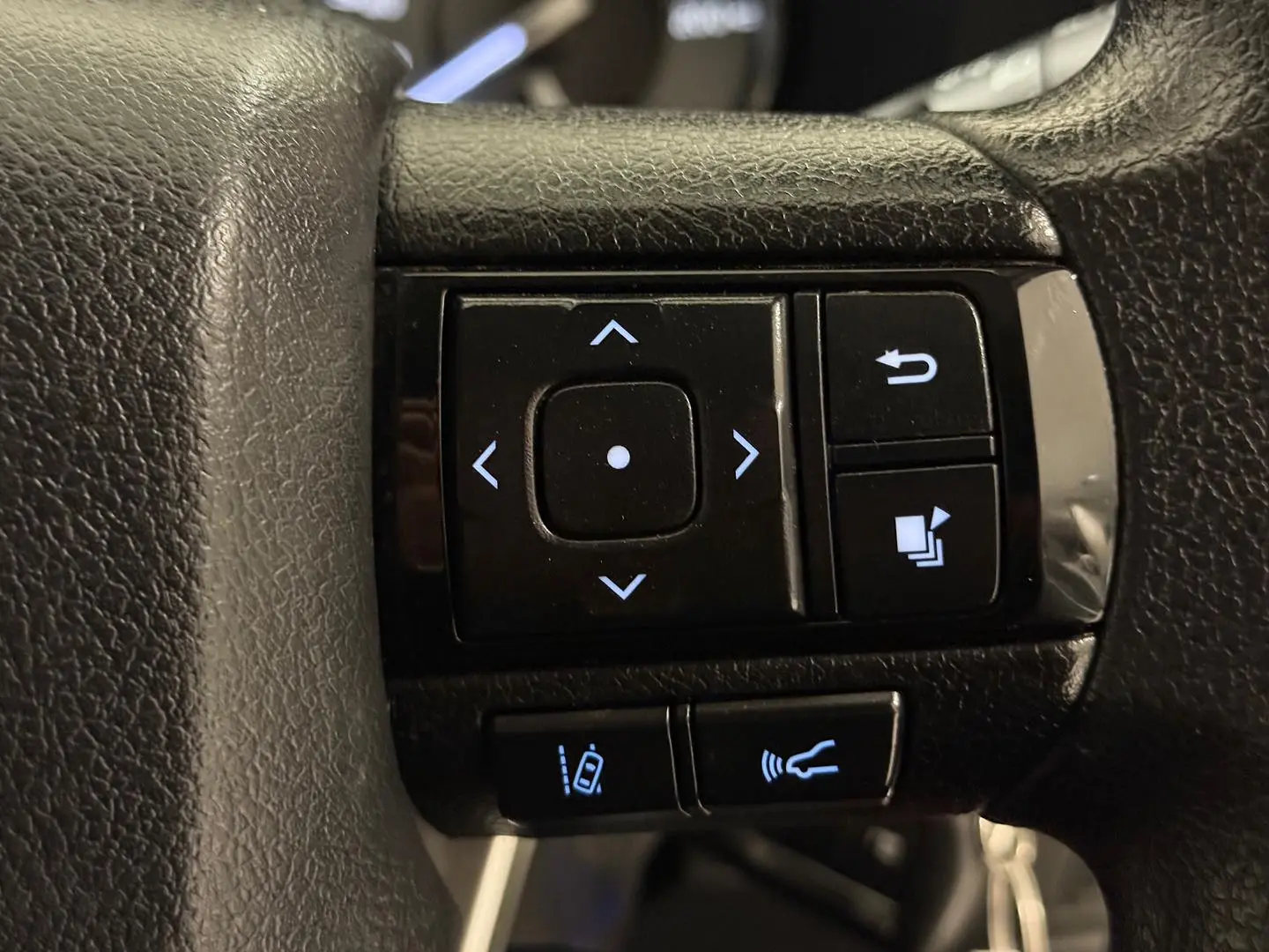 2022 Toyota Hilux Gallery Image 22