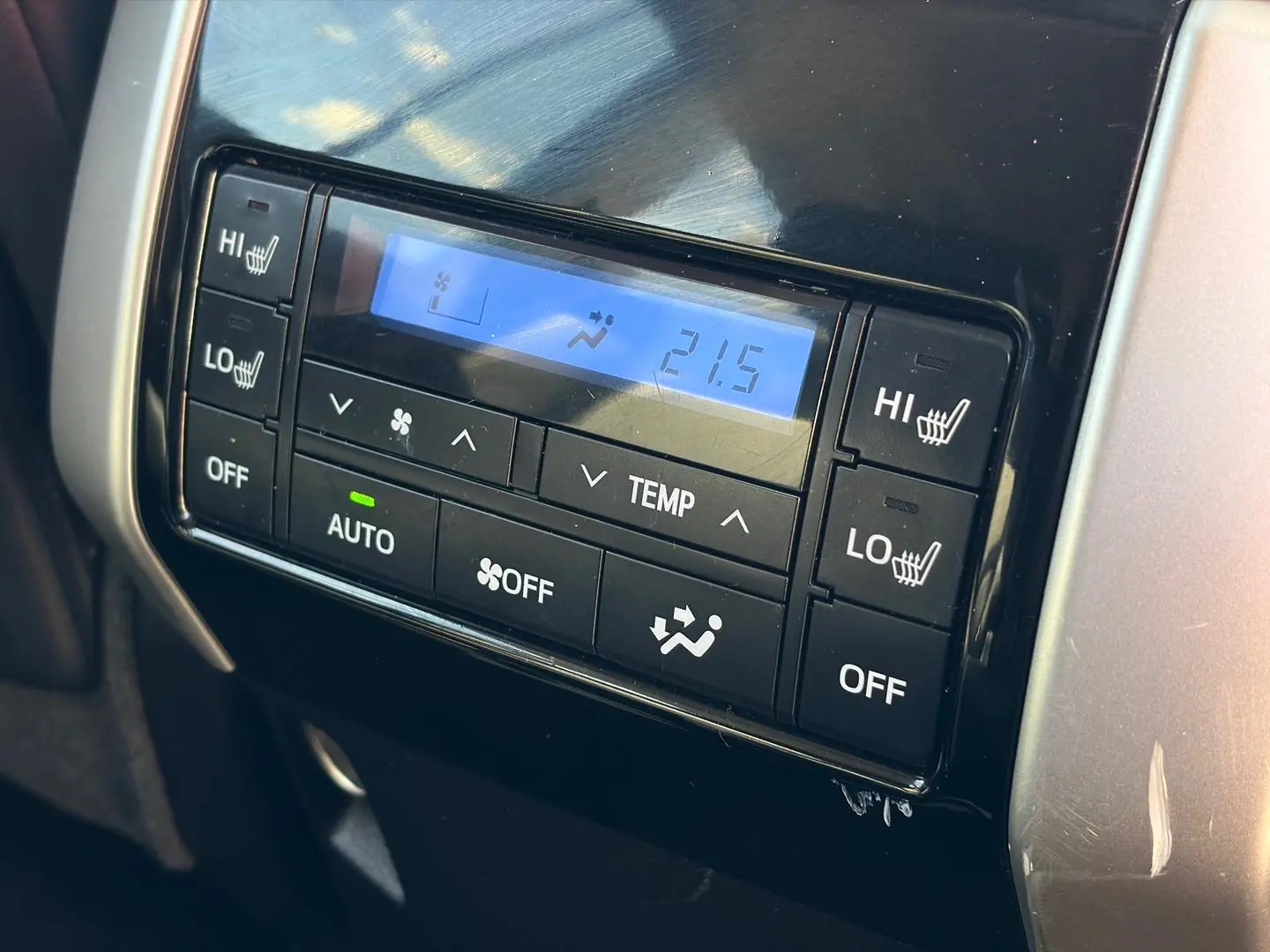 2022 Toyota Landcruiser Prado Gallery Image 9