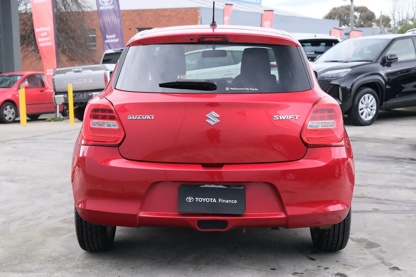 2017 Suzuki Swift Gallery Image 4