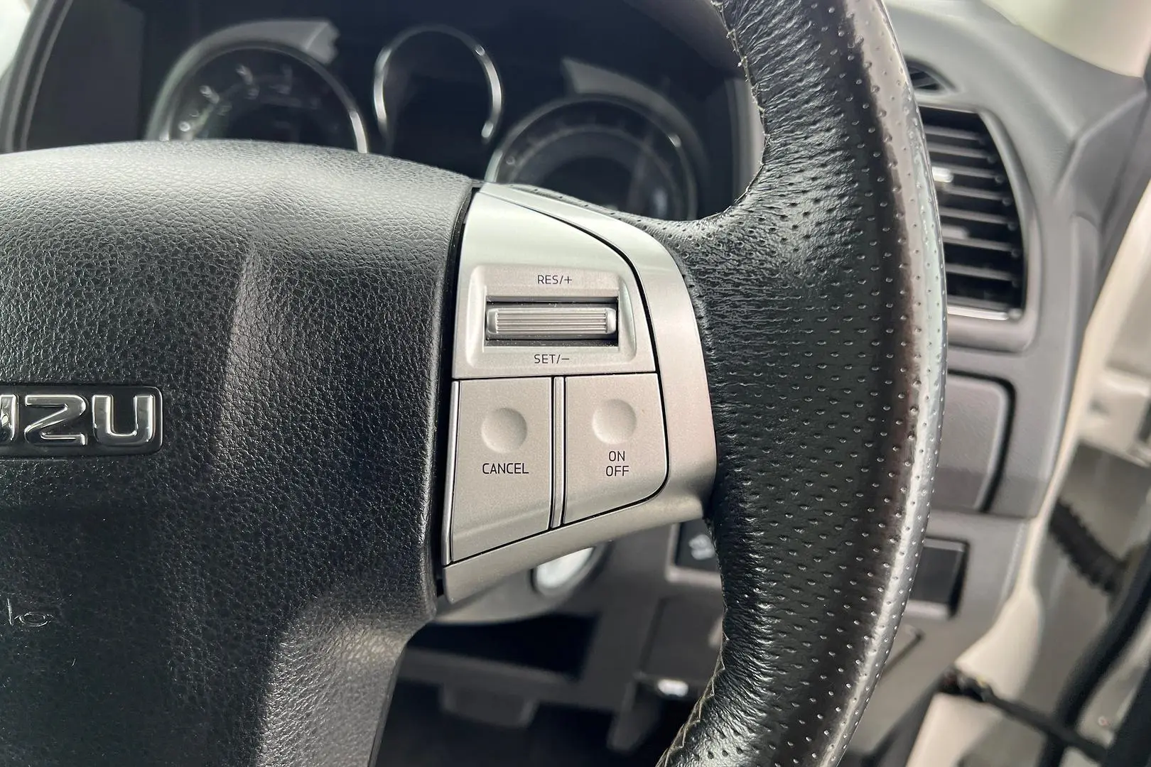 2018 Isuzu MU-X Gallery Image 16