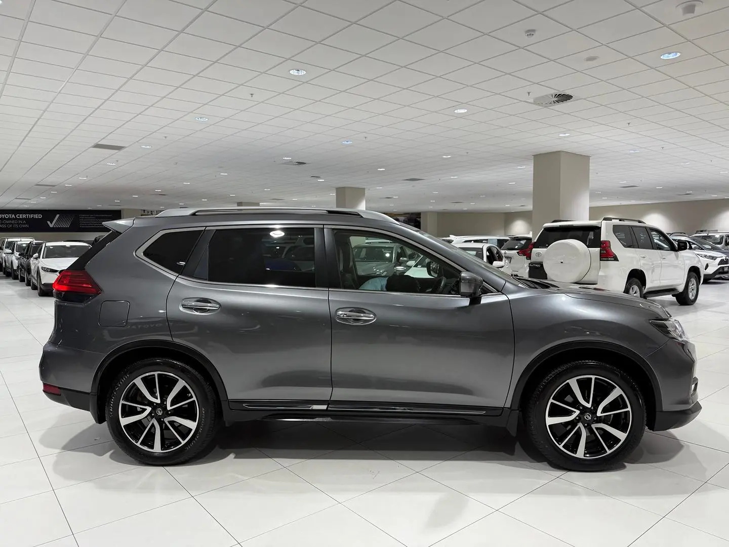 2021 Nissan X-TRAIL Gallery Image 2