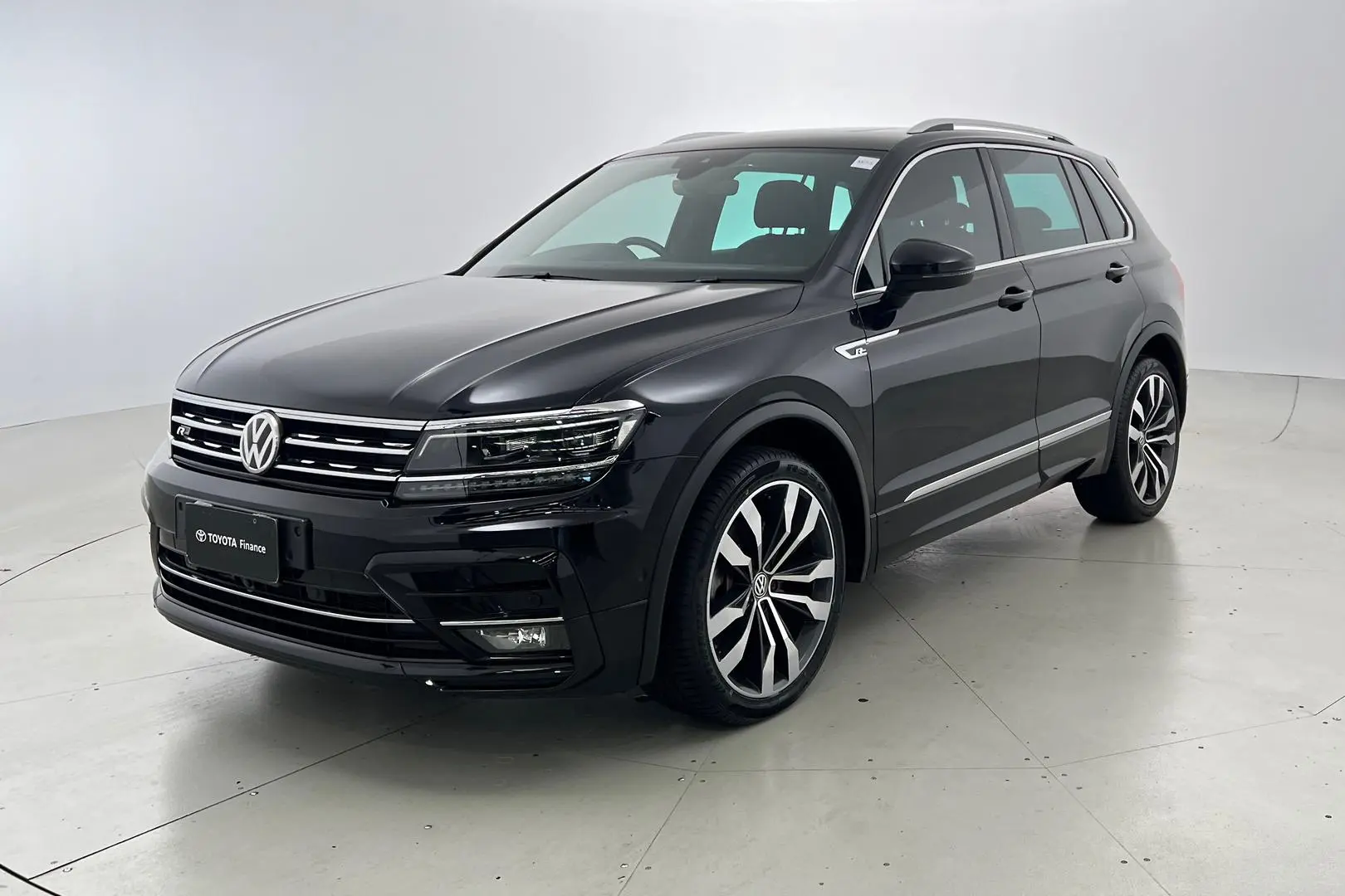 2020 Volkswagen Tiguan Gallery Image 2