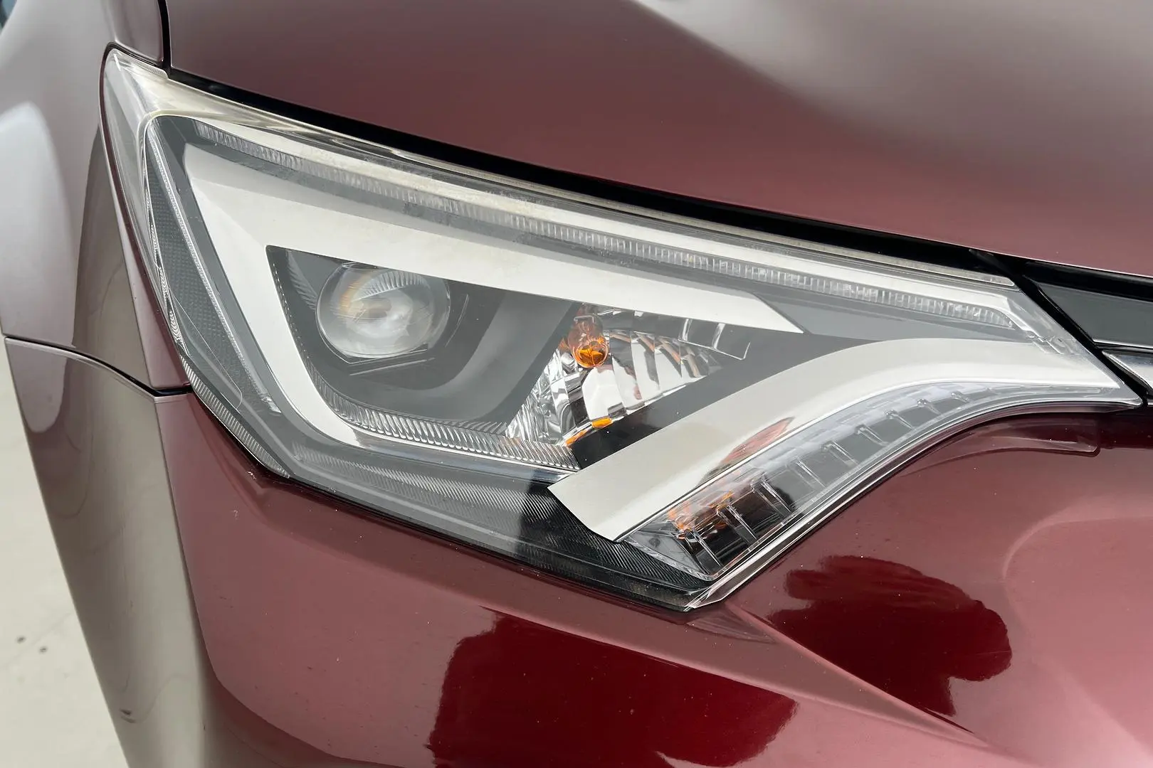 2016 Toyota RAV4 Gallery Image 2