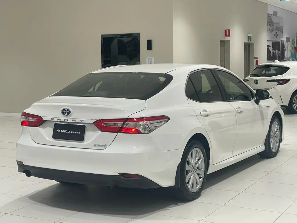 2020 Toyota Camry Gallery Image 10