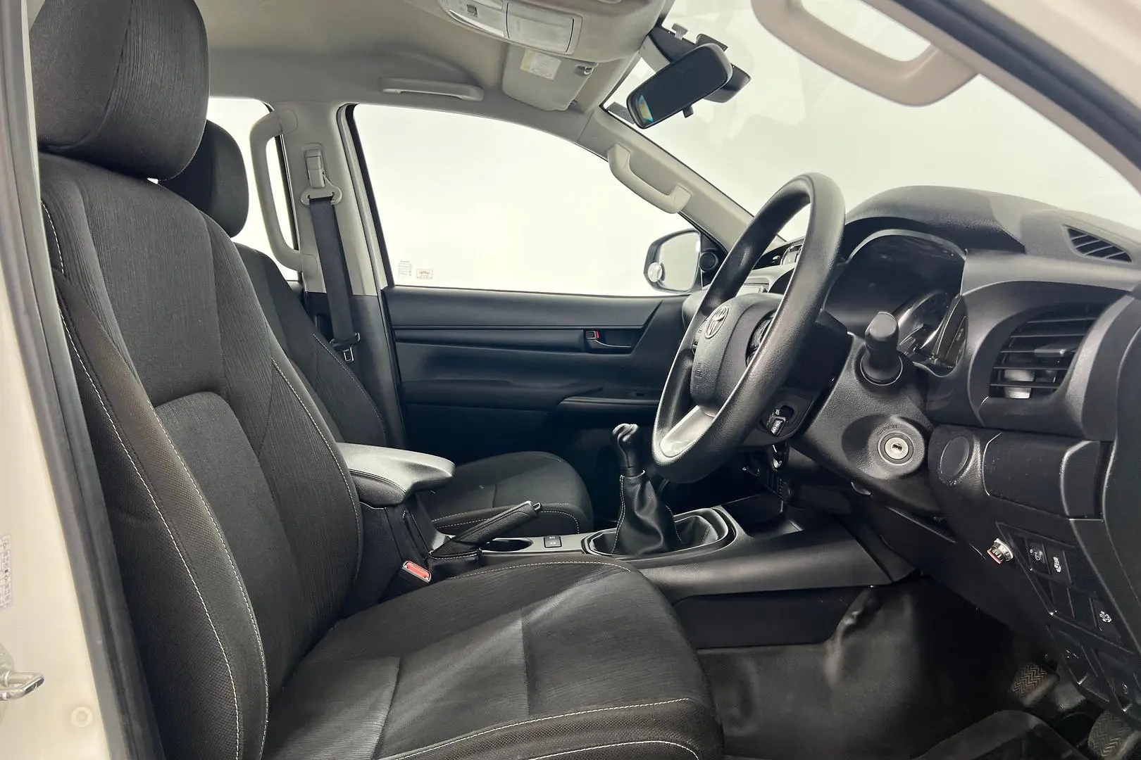 2020 Toyota Hilux Gallery Image 11