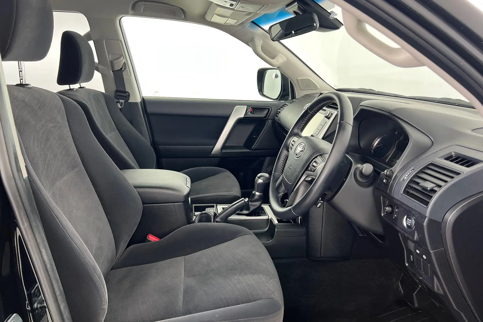 2018 Toyota Landcruiser Prado Gallery Image 11