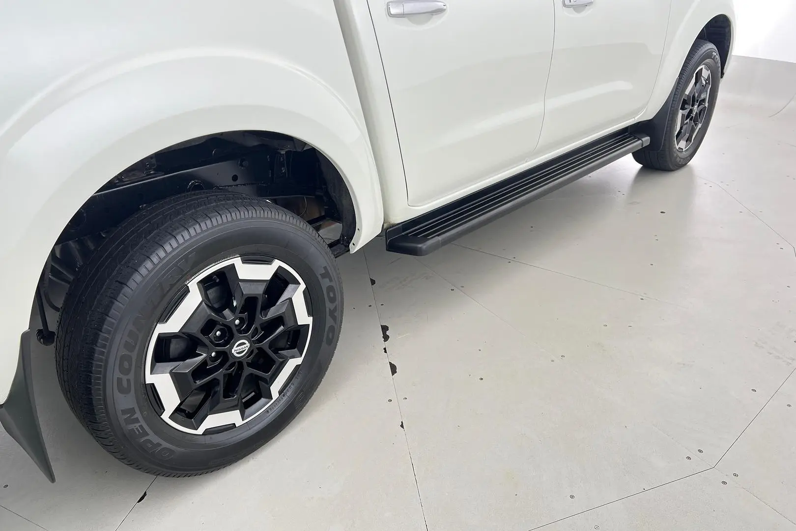 2021 Nissan Navara Gallery Image 4