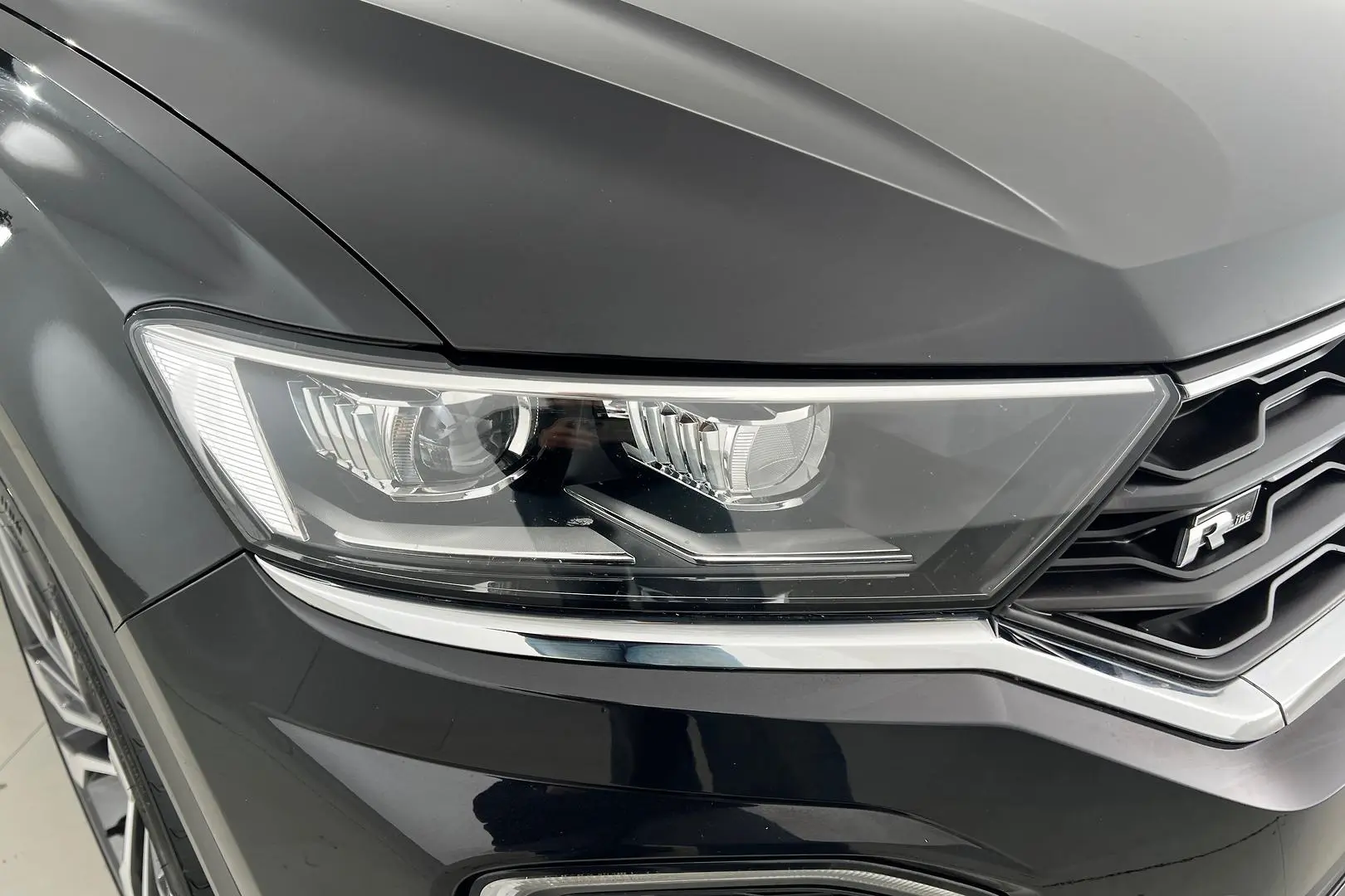 2021 Volkswagen T-Roc Gallery Image 2
