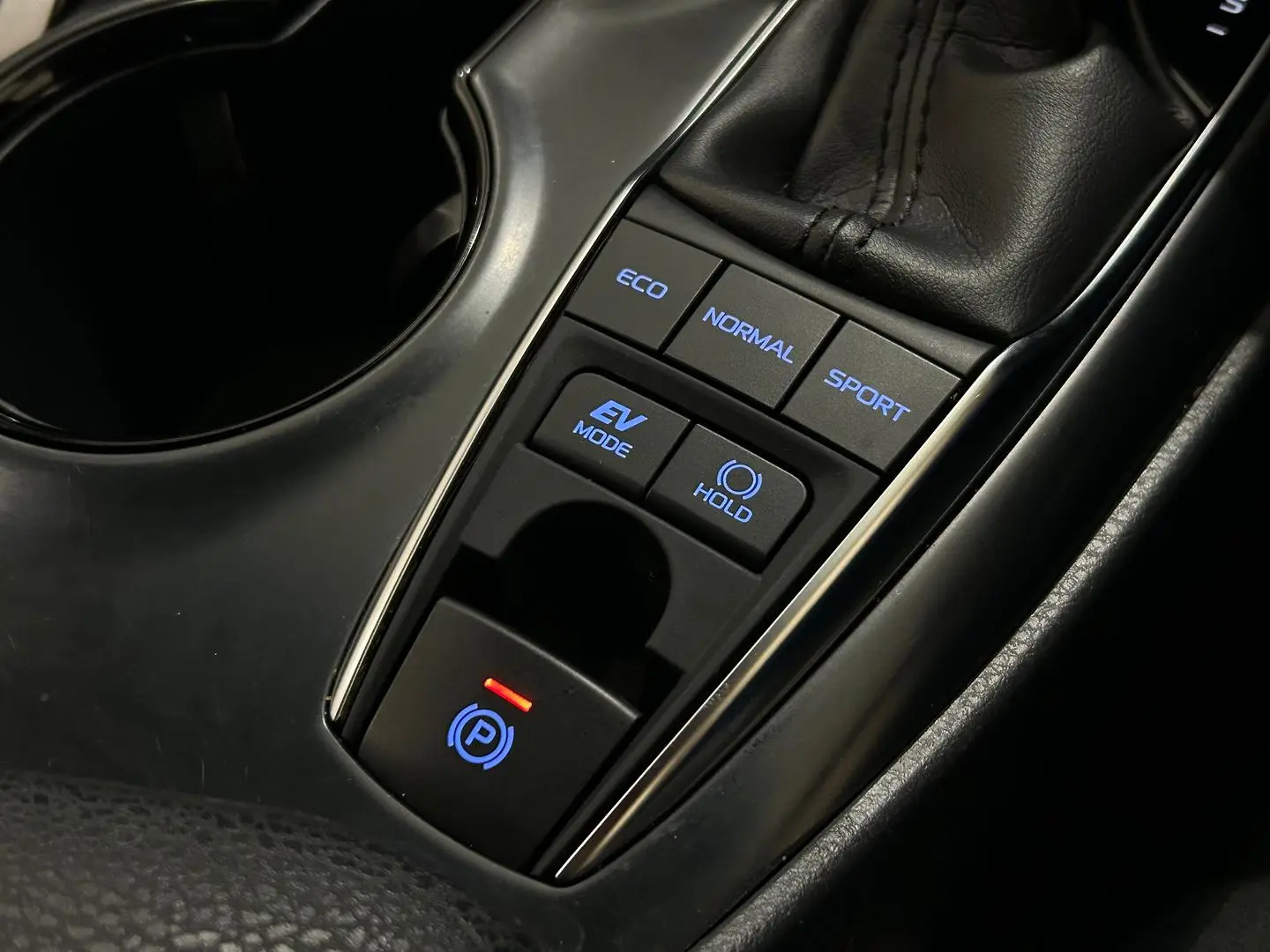 2020 Toyota Camry Gallery Image 18