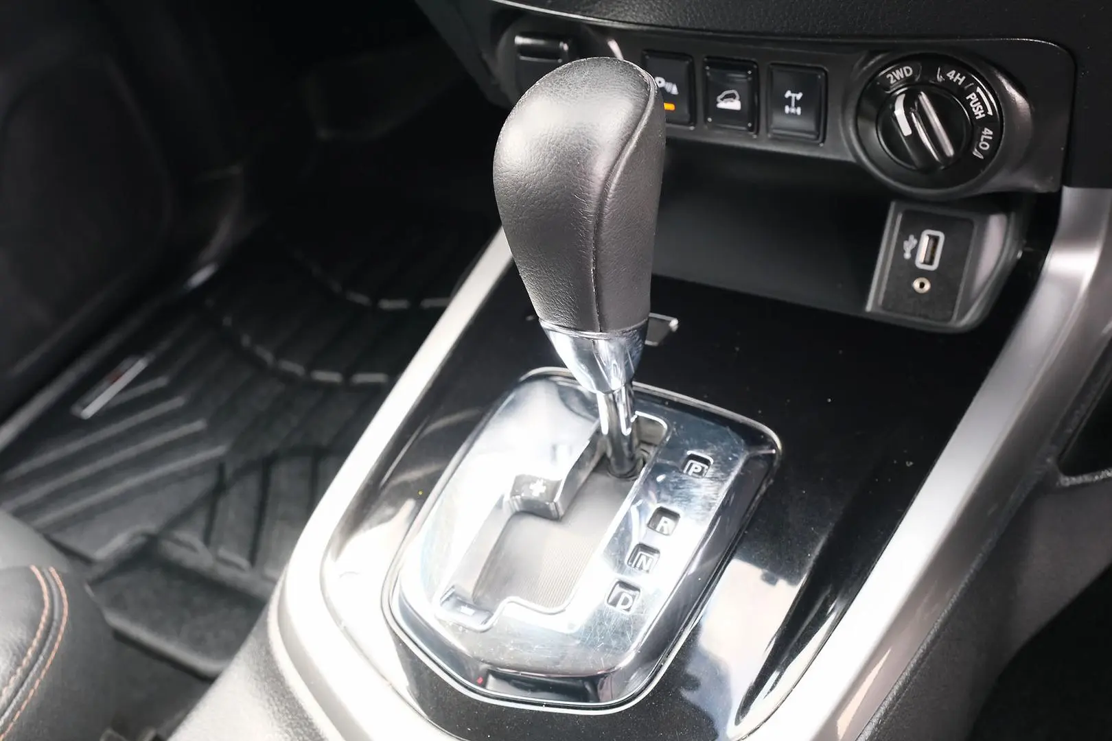 2021 Nissan Navara Gallery Image 8