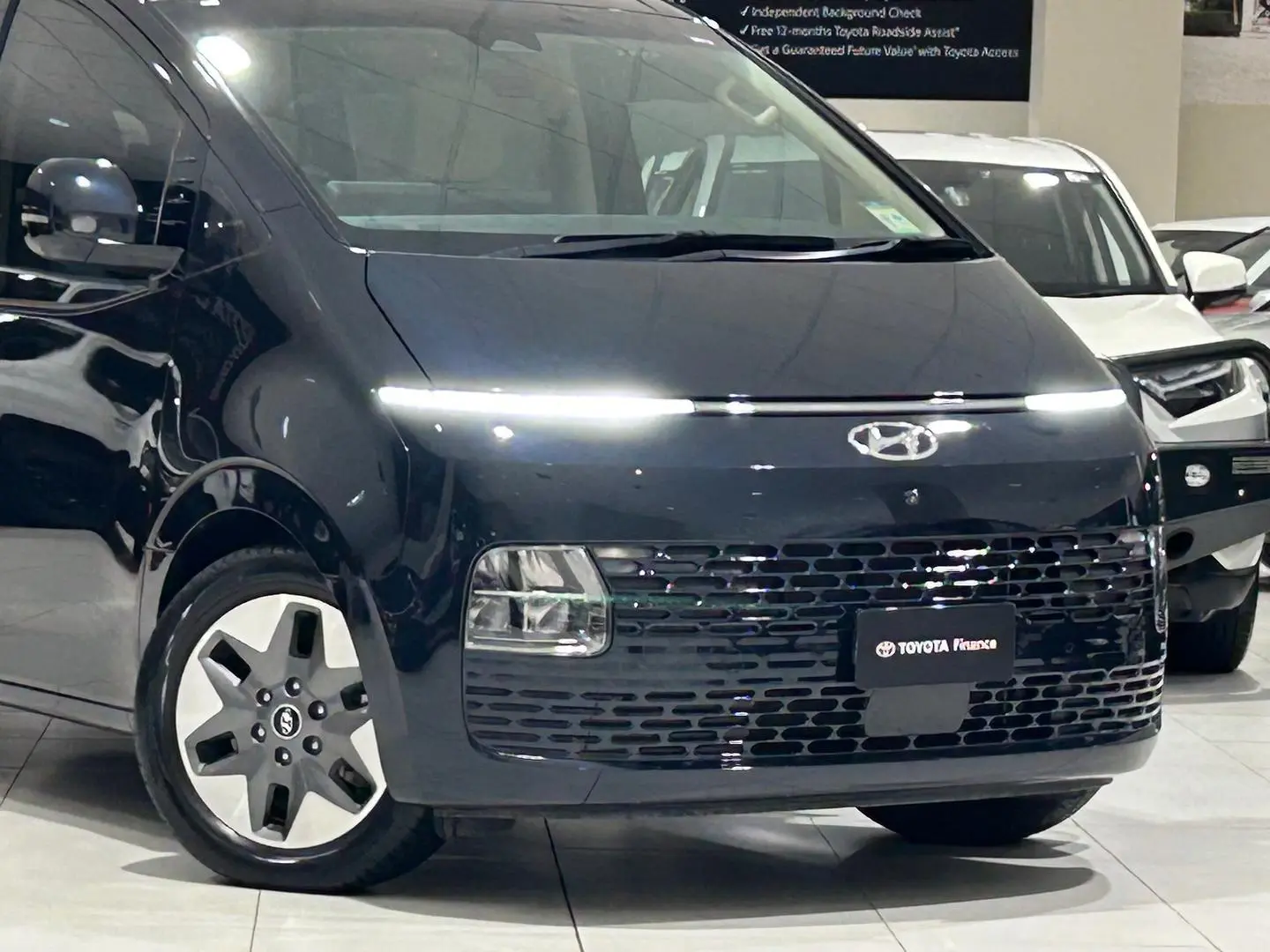 2021 Hyundai STARIA Gallery Image 3