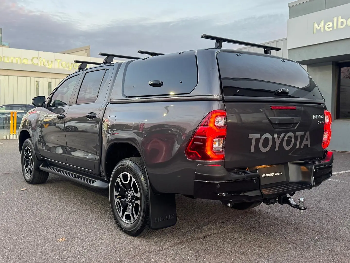 2024 Toyota Hilux Gallery Image 7