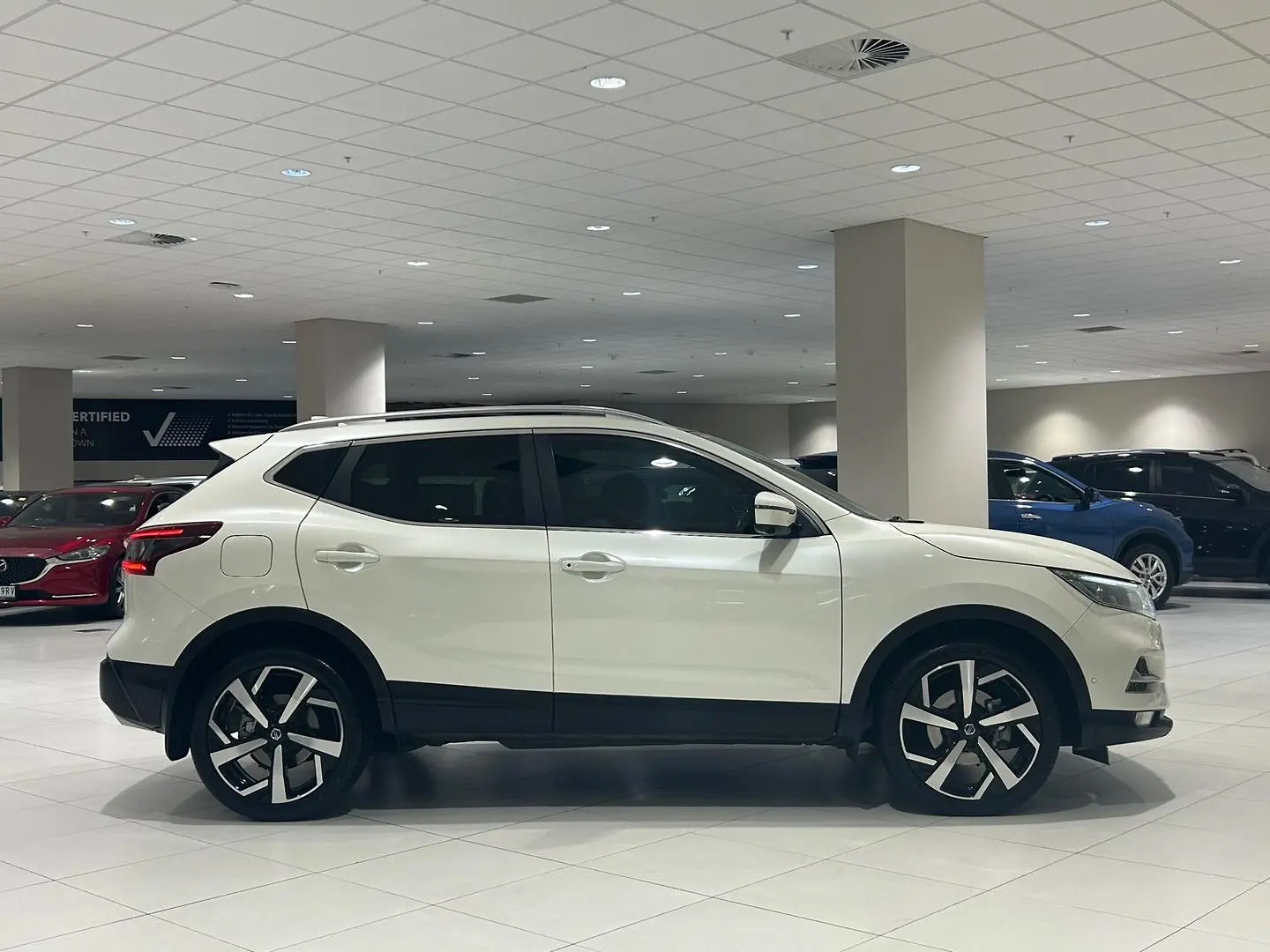 2020 Nissan QASHQAI Gallery Image 2