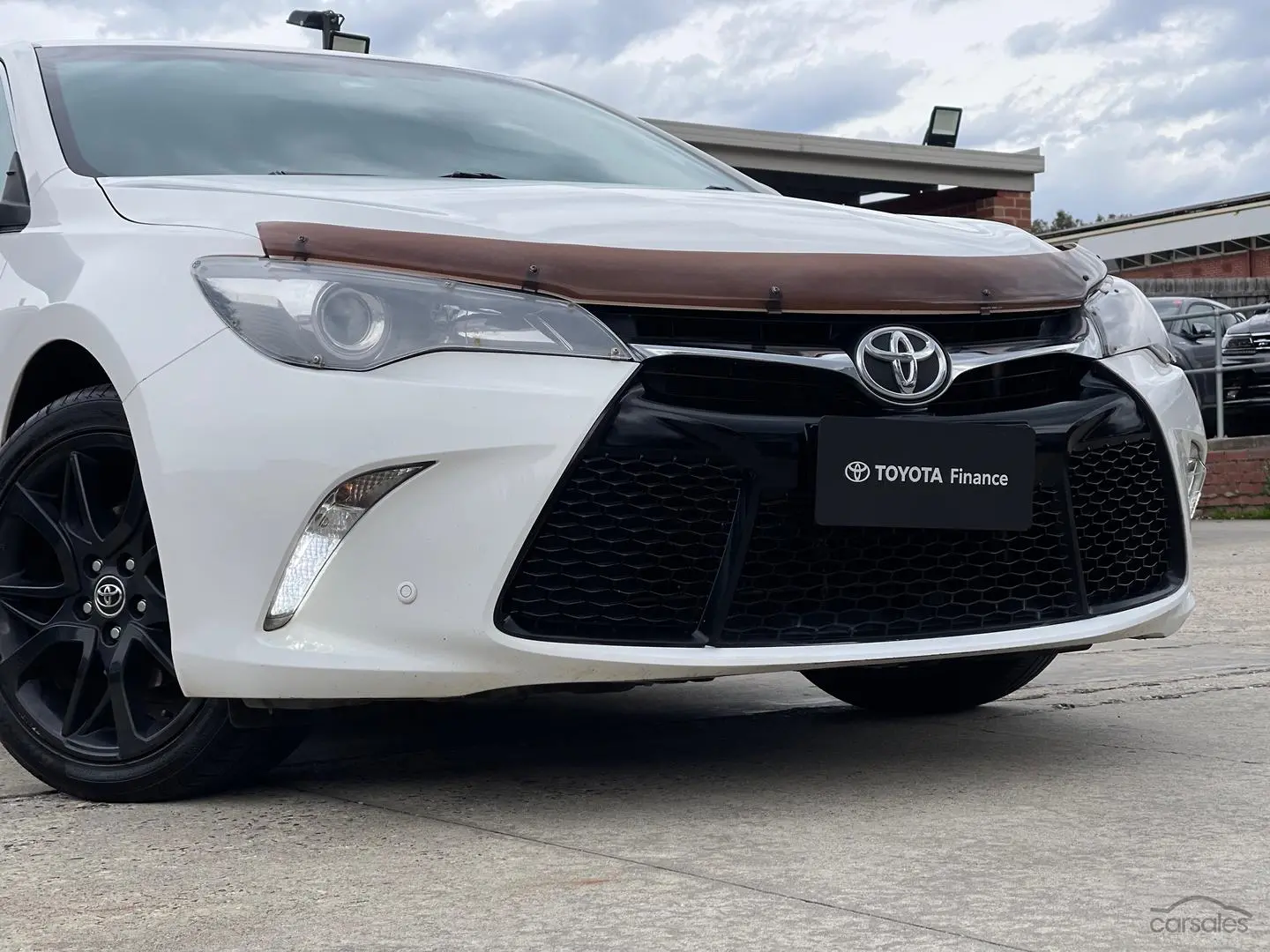 2017 Toyota Camry Image 3