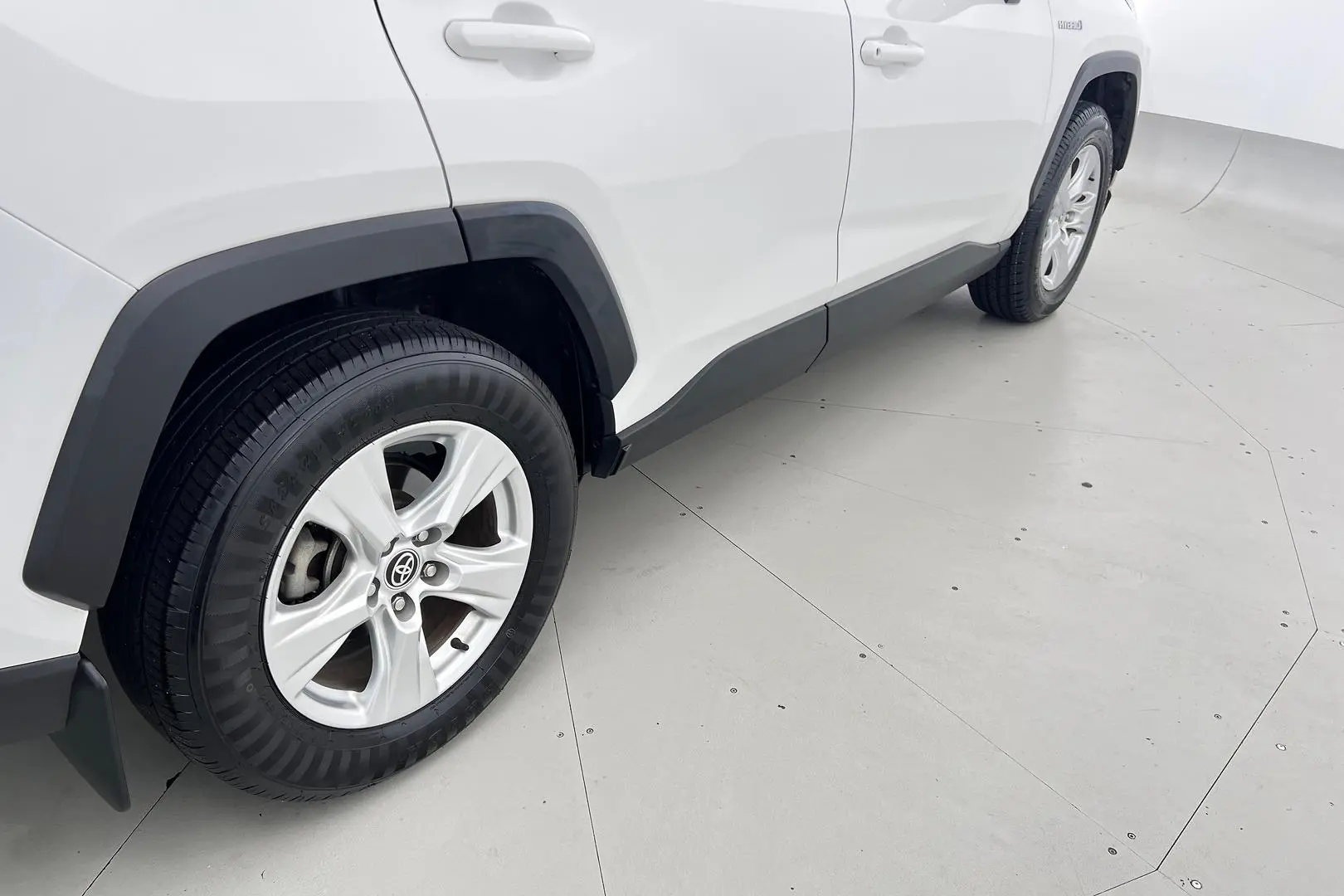 2020 Toyota RAV4 Gallery Image 5
