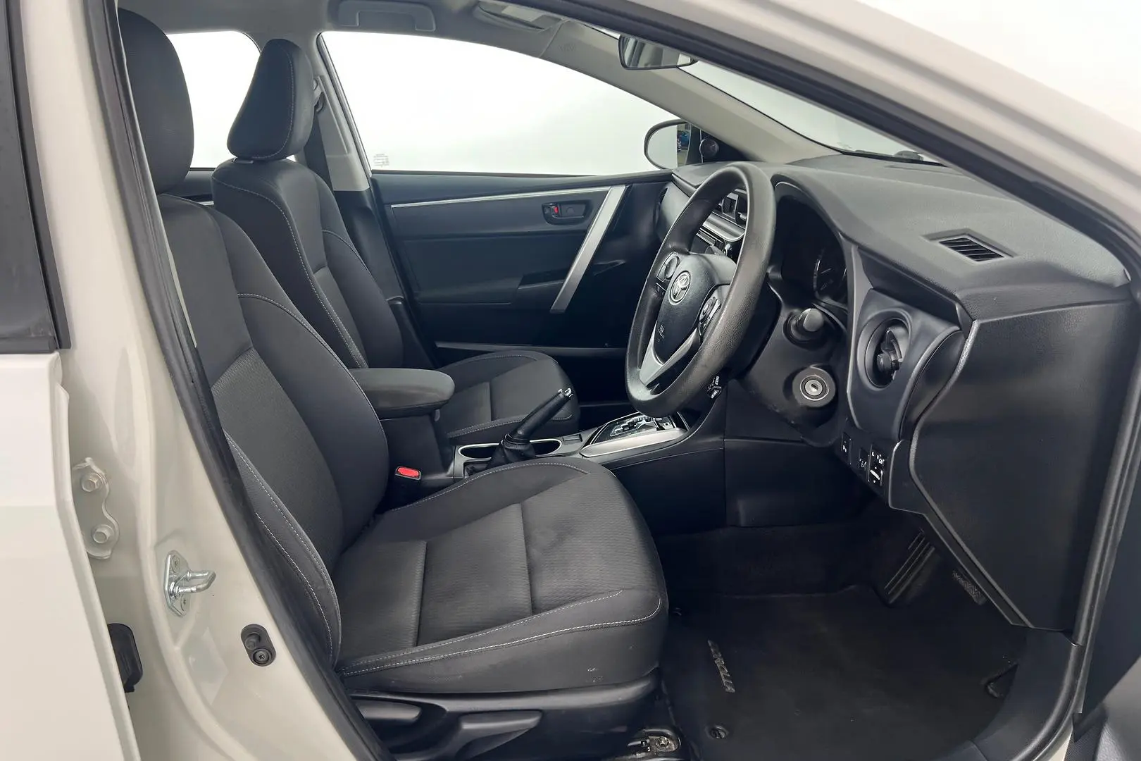 2018 Toyota Corolla Gallery Image 11