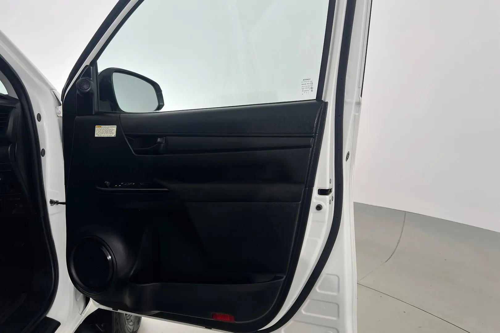 2017 Toyota Hilux Gallery Image 16
