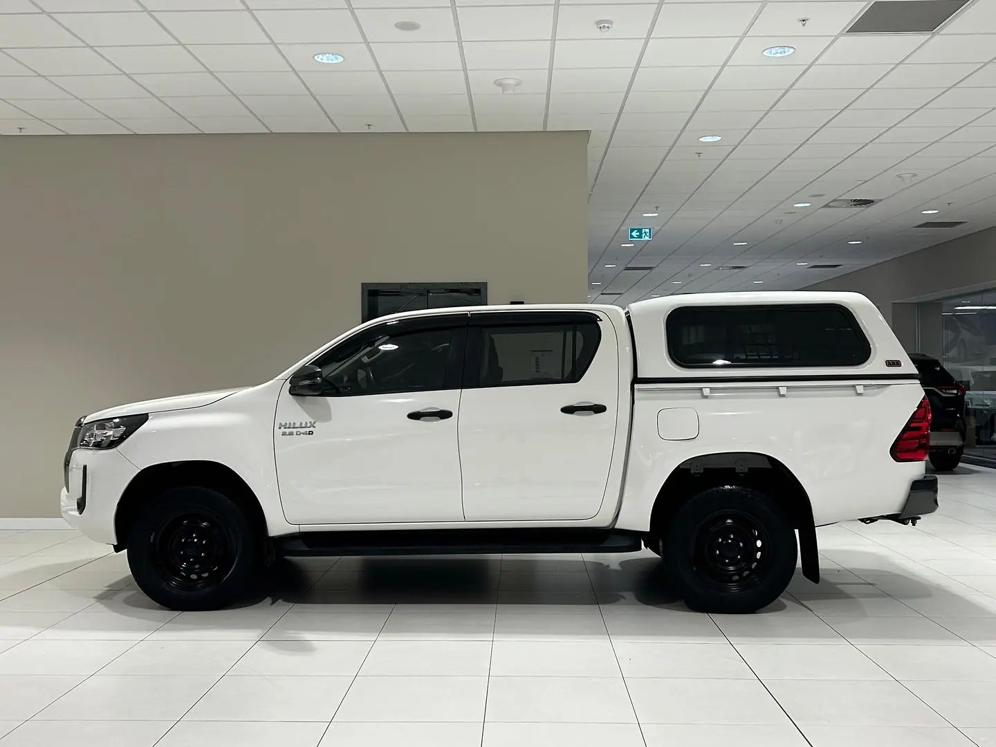 2021 Toyota Hilux Gallery Image 6