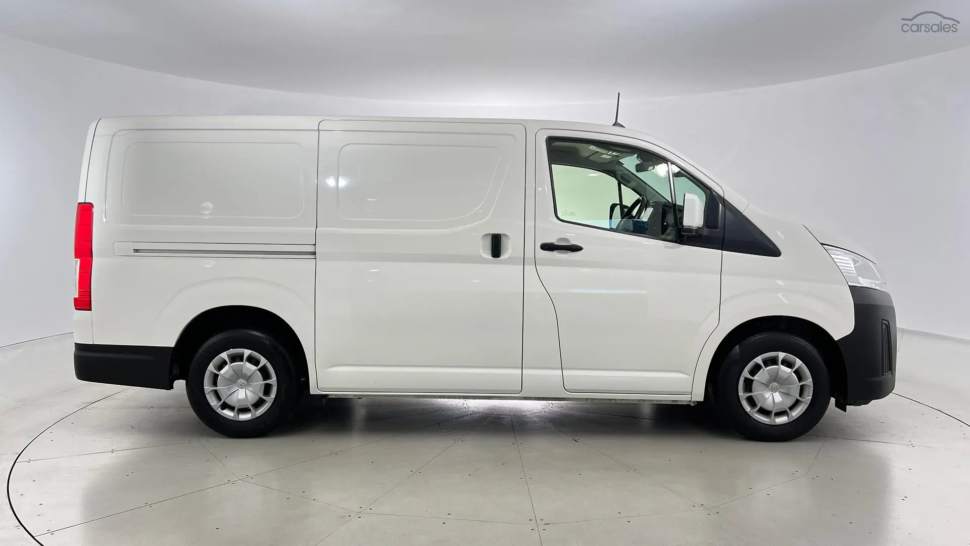 2020 Toyota Hiace Image 2