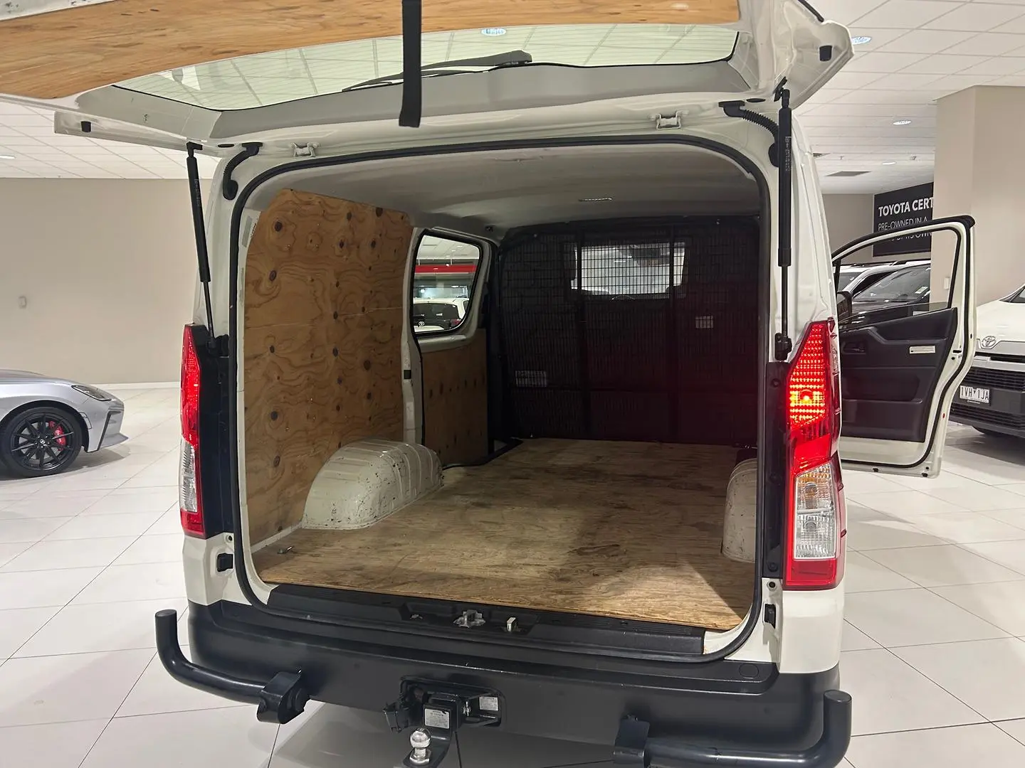 2022 Toyota Hiace Gallery Image 11