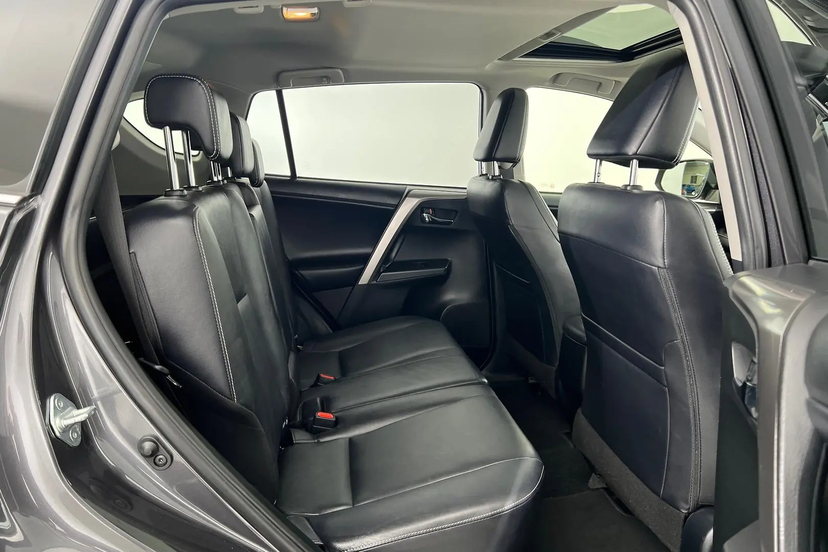 2018 Toyota RAV4 Gallery Image 19
