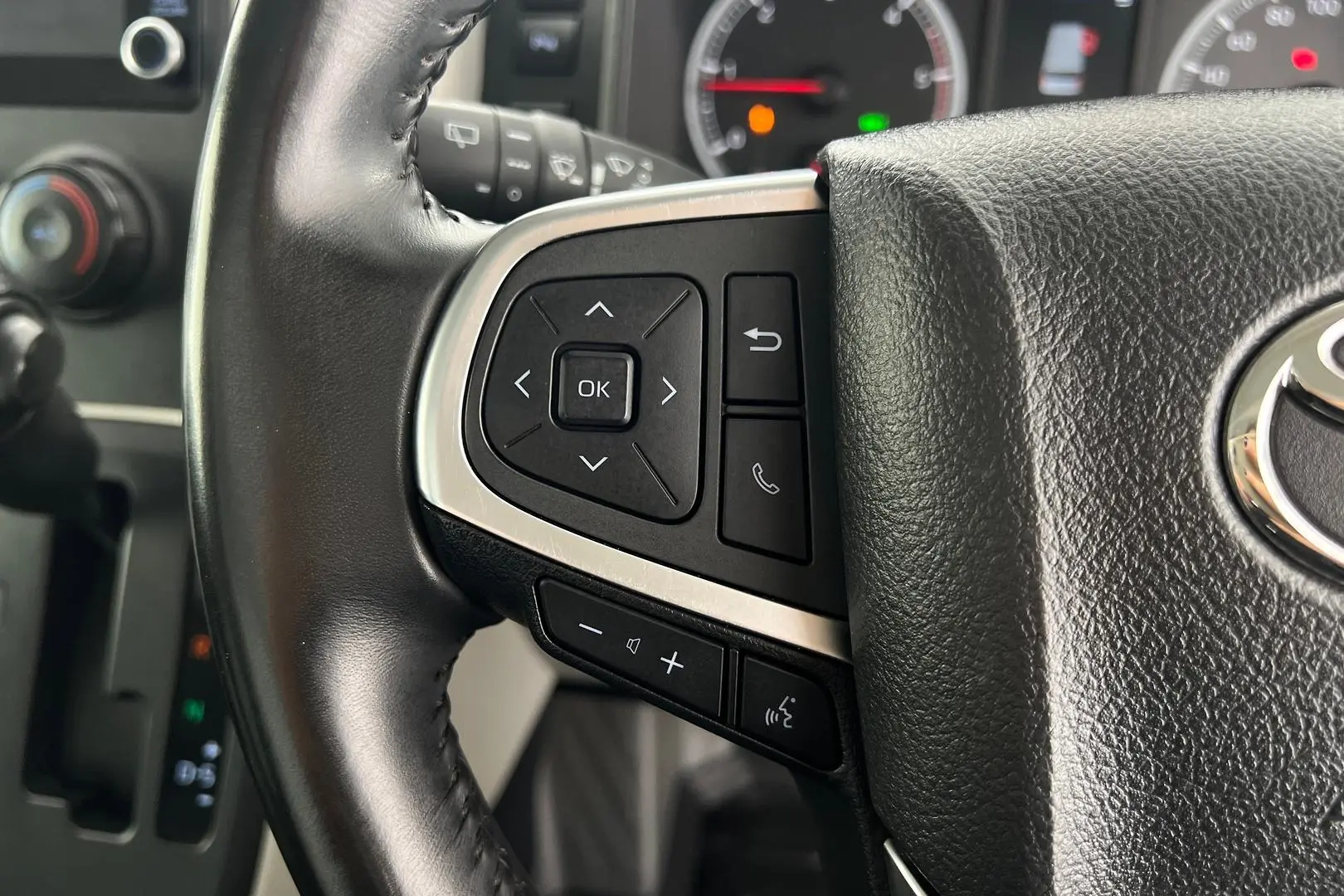 2021 Toyota Hiace Gallery Image 16